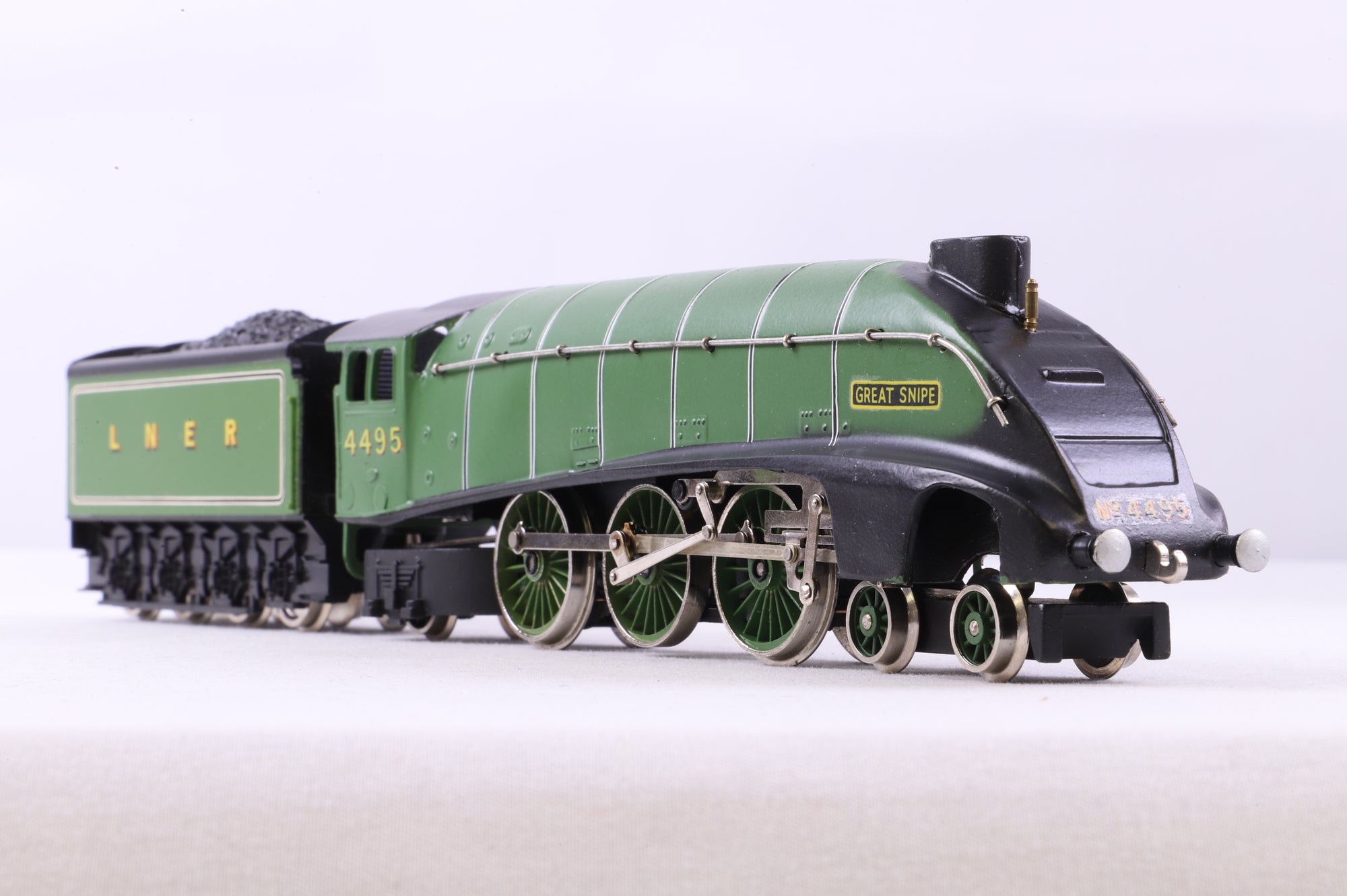 Wrenn OO W2209/ A Class A4 'Great Snipe Apple Green