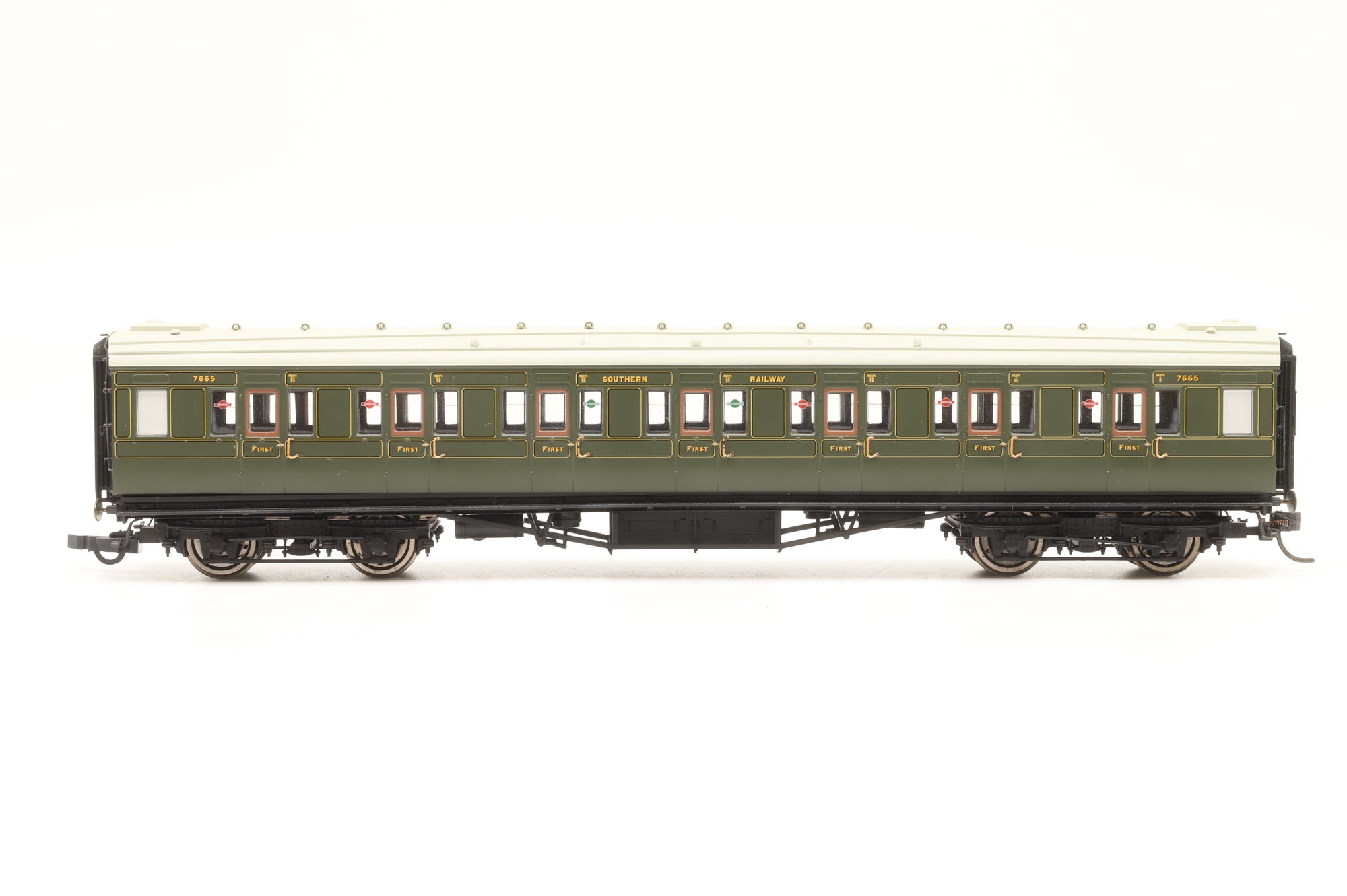 Hornby OO Rake of 7 SR Green Coaches , DCC Lighting Fitted