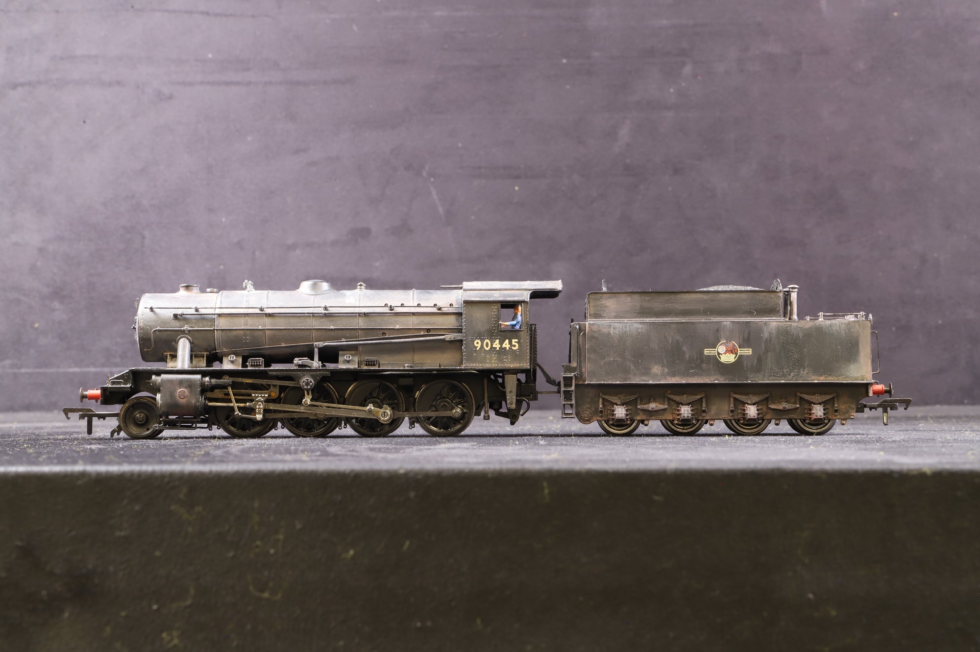 Bachmann OO 32-252 WD 2-8-0 Austerity '90445' Black L/Crest, Heavily Weathered