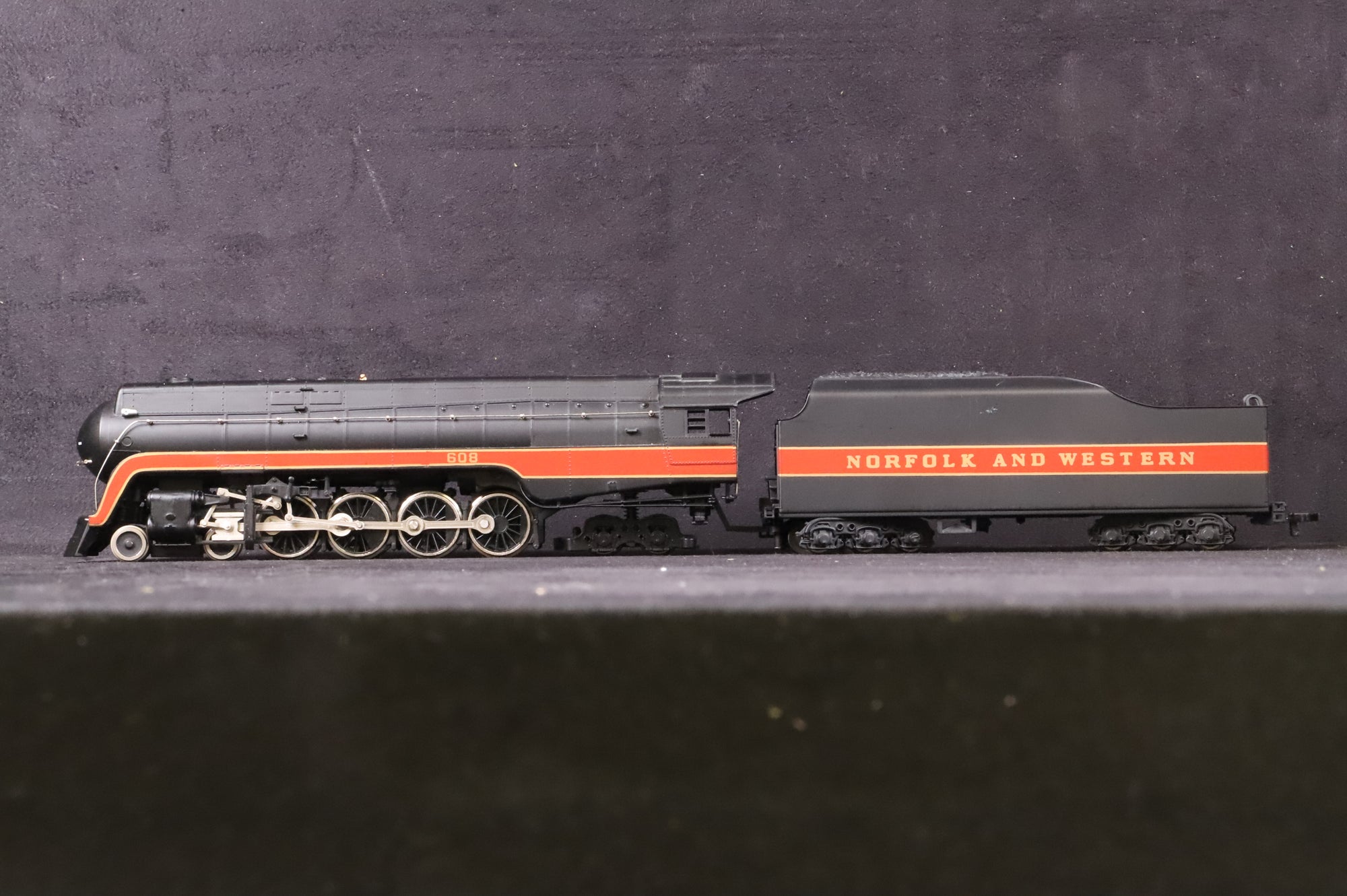Bachmann Plus HO 11315 Class J '608' Norfolk & Western w/Smoke
