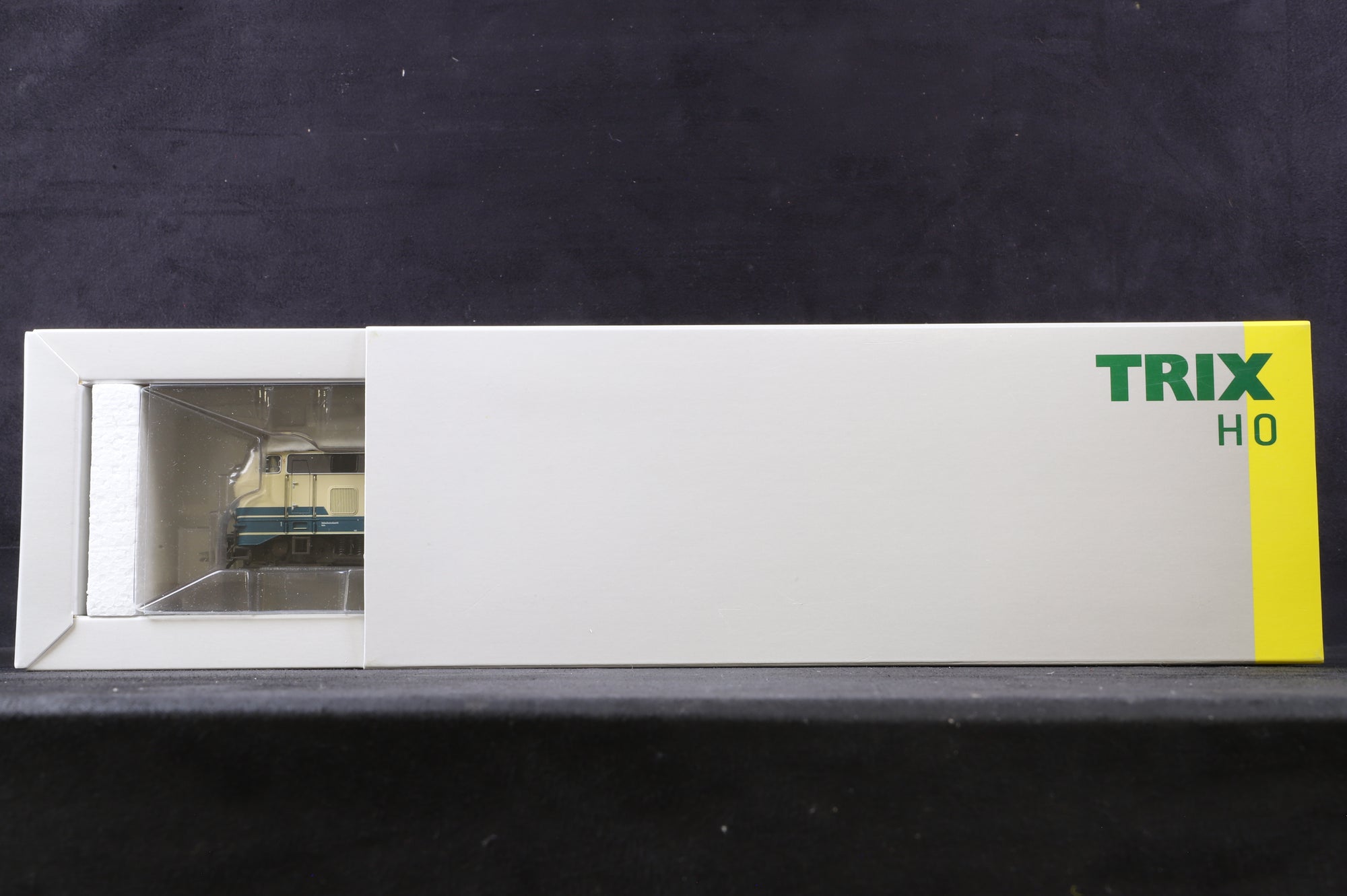 Trix HO 22417 BR Class 217 '217 014-0' Diesel Locomotive DB MFX Sound