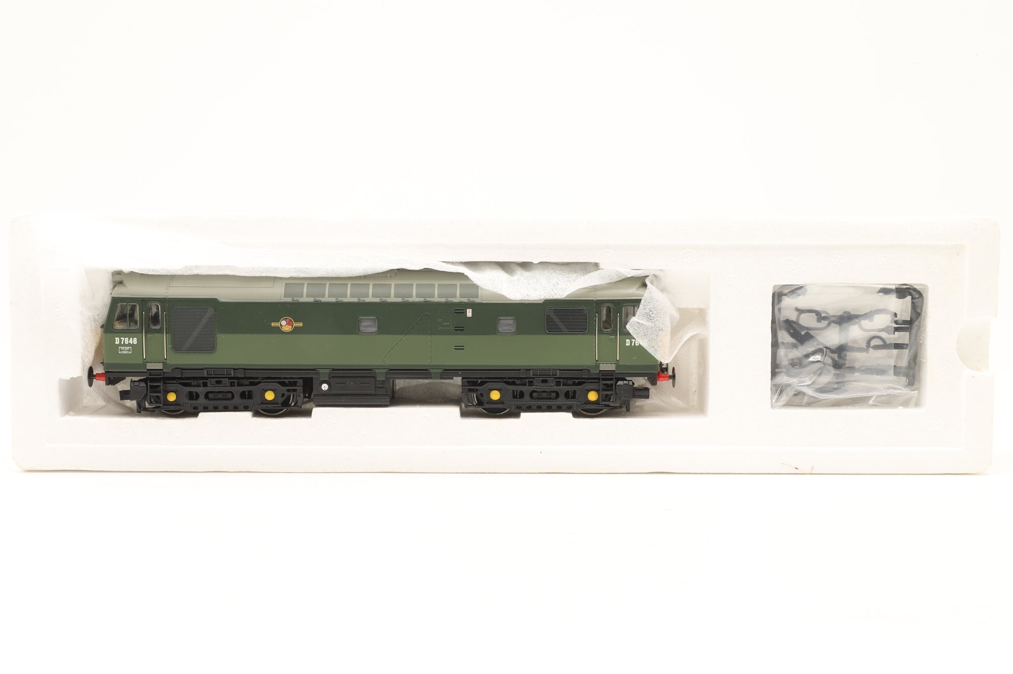 Bachmann OO 32-405 Class 25/3 'D7646' Bo-Bo Diesel BR Two Tone Green
