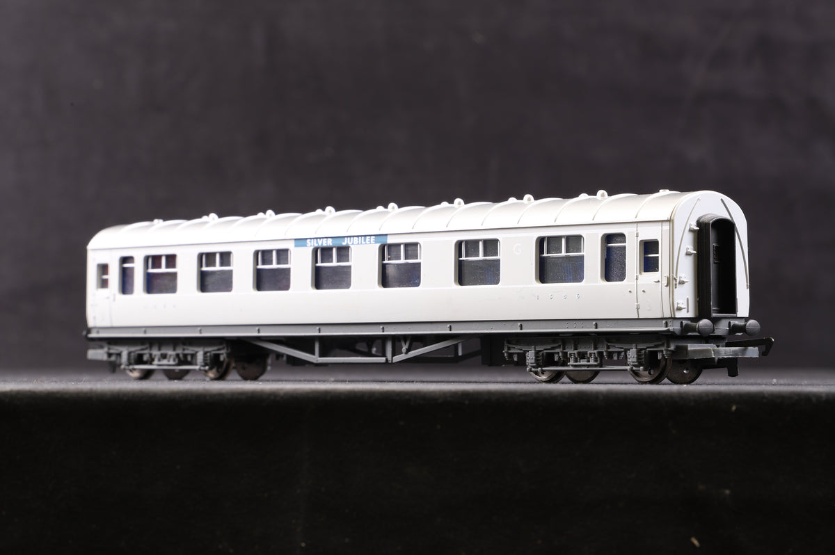 Hornby OO R3174 Silver Jubilee Train Pack