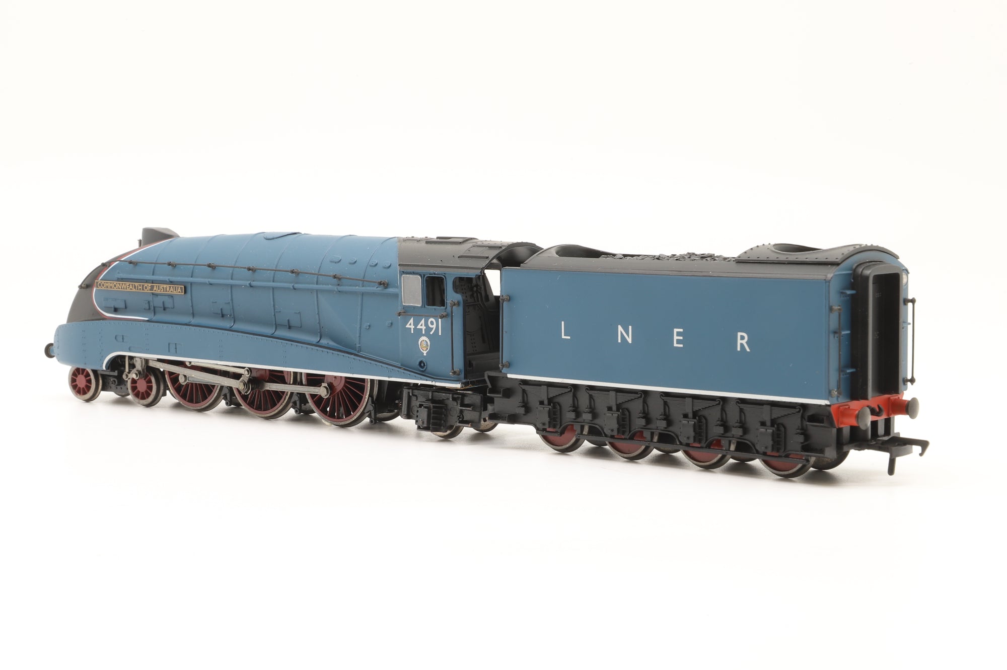 Bachmann OO 31-2001 Set of 3 Class A4 'Commonwealth of Australia' in BR Green, BR Blue & LNER Blue