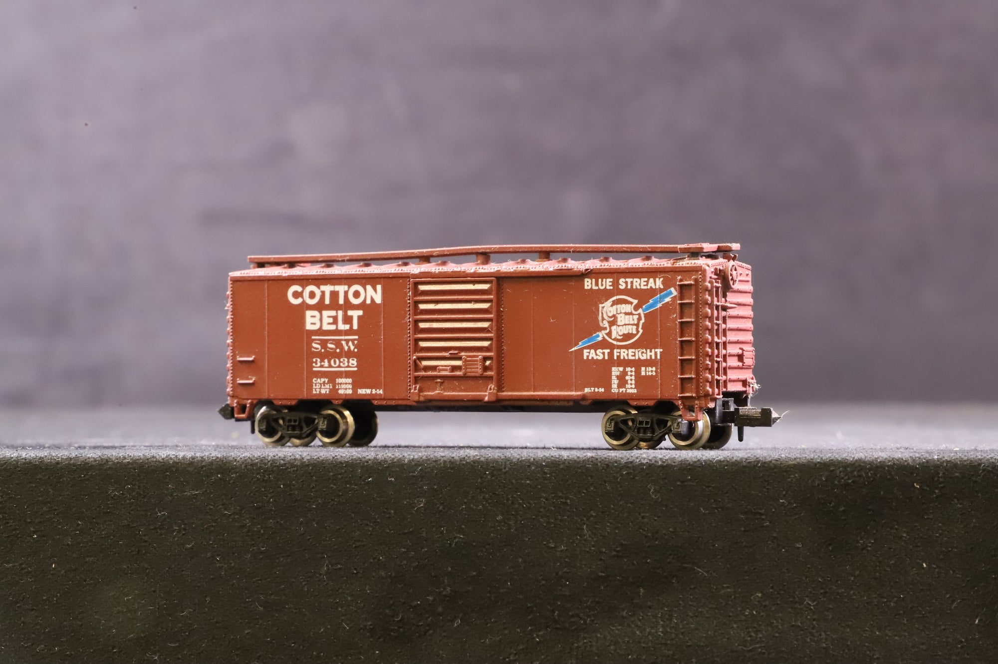 Atlas N Gauge Rake of 3 'Cotton Belt' Wagons