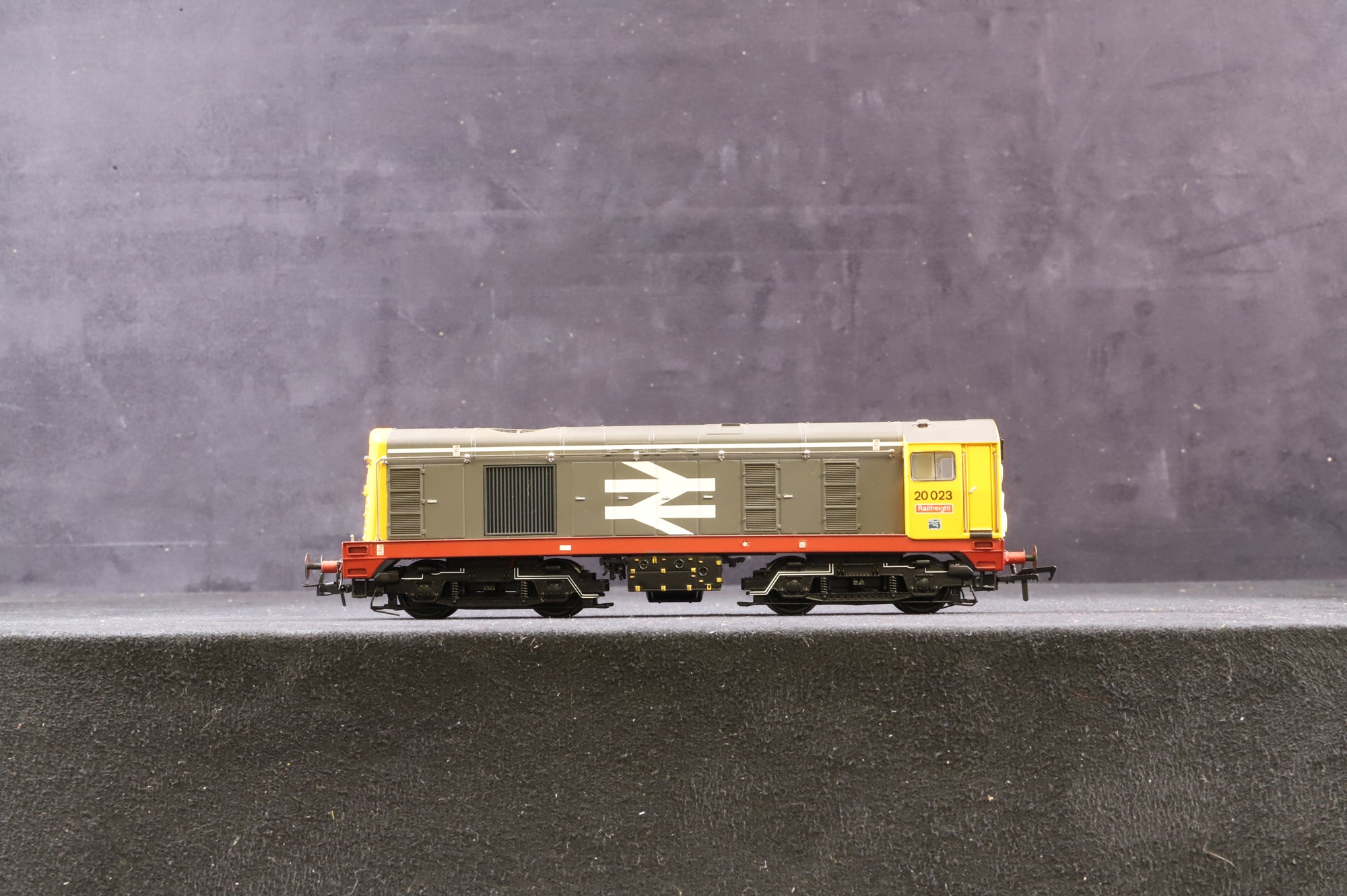 Bachmann OO 32-029 Class 20 '20023' Diesel Railfreight With Indicator Discs, DCC Sound