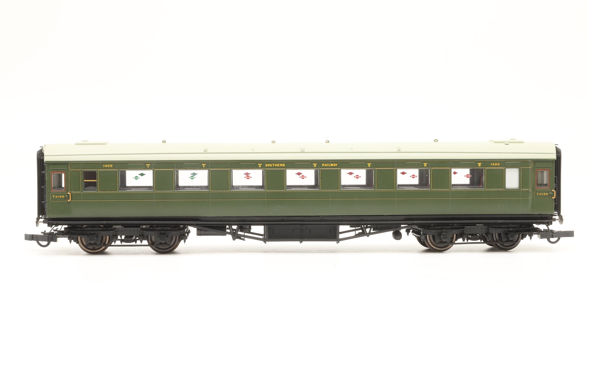Hornby OO Rake of 7 SR Green Coaches , DCC Lighting Fitted