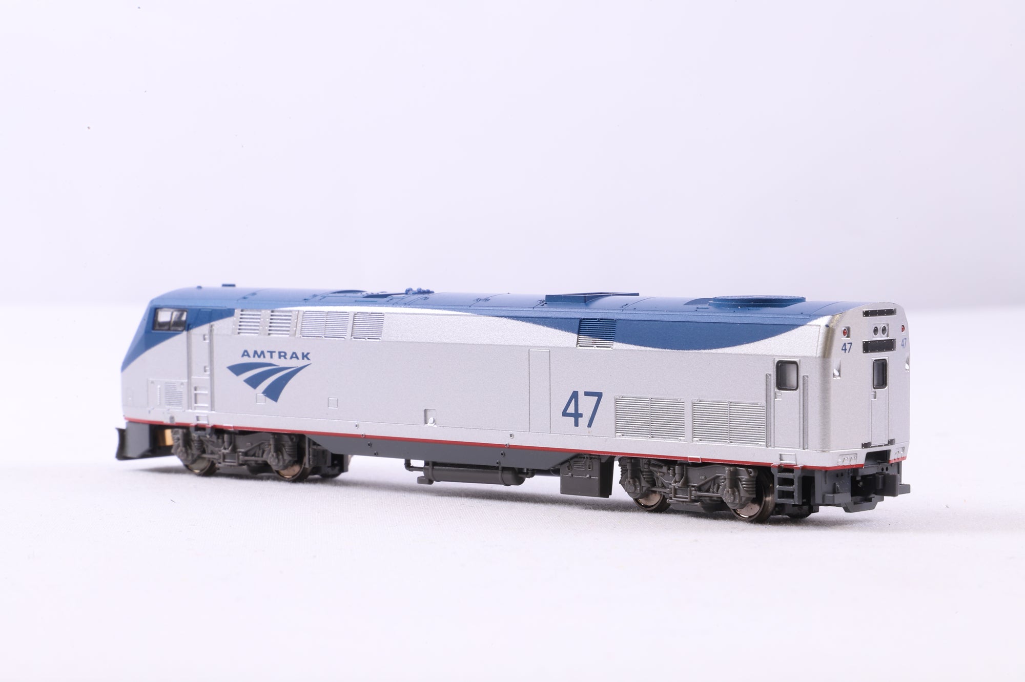 Kato N Gauge 176-6030 P42DC Genesis GE No.47 in Phase 5 Amtrak Livery