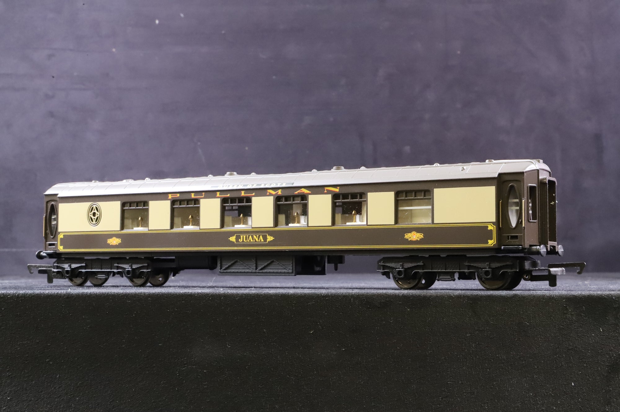 Hornby OO R1024 Queen Of Scots Train Pack Loco & Coaches Only