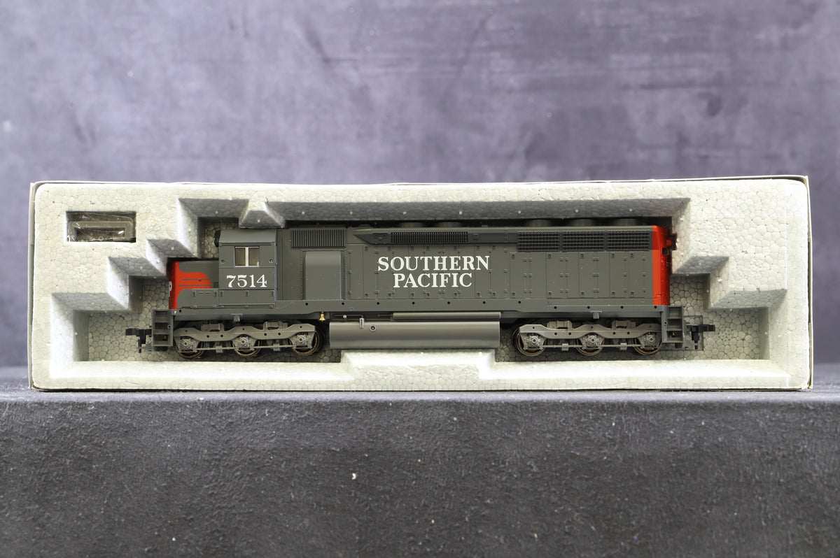 Kato HO 37-1714 EMD SD45 Diesel Locomotive Southern Pacific &#39;7514&#39;