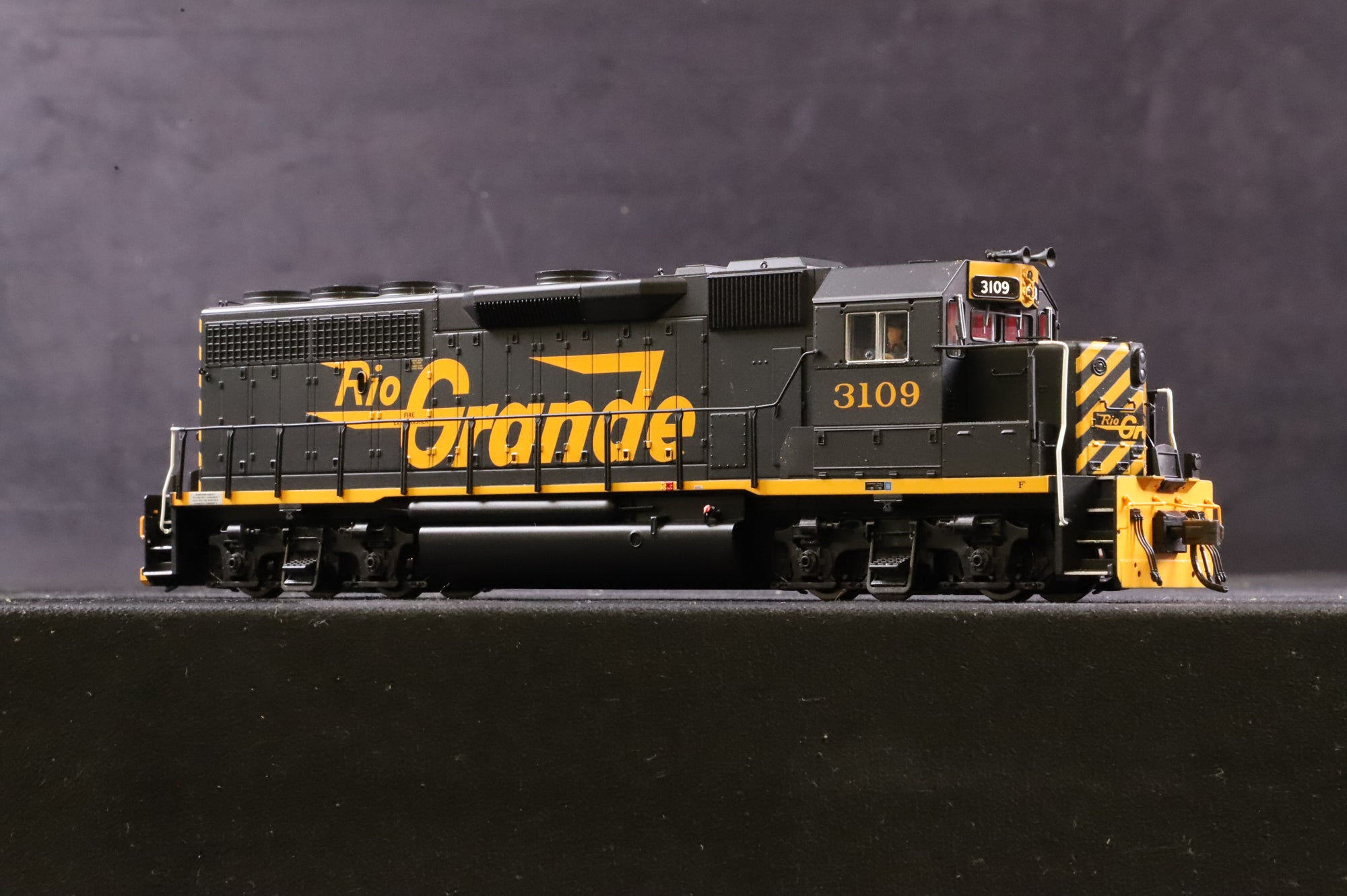 Atlas HO 10000401 GP40-2 Loco No.3109 in Rio Grande Black w/ Wasp Stripes