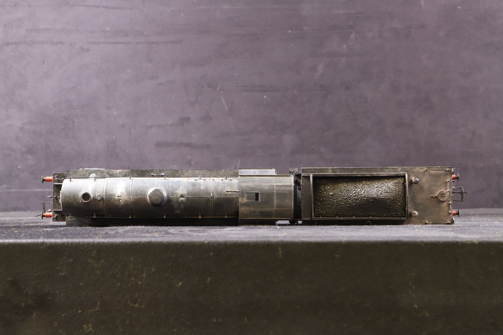 Bachmann OO 32-252 WD 2-8-0 Austerity '90445' Black L/Crest, Heavily Weathered