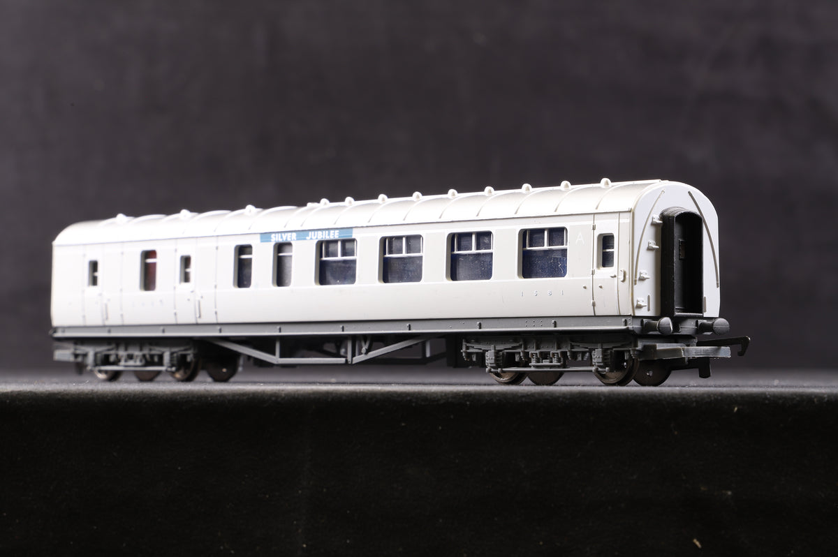 Hornby OO R3174 Silver Jubilee Train Pack