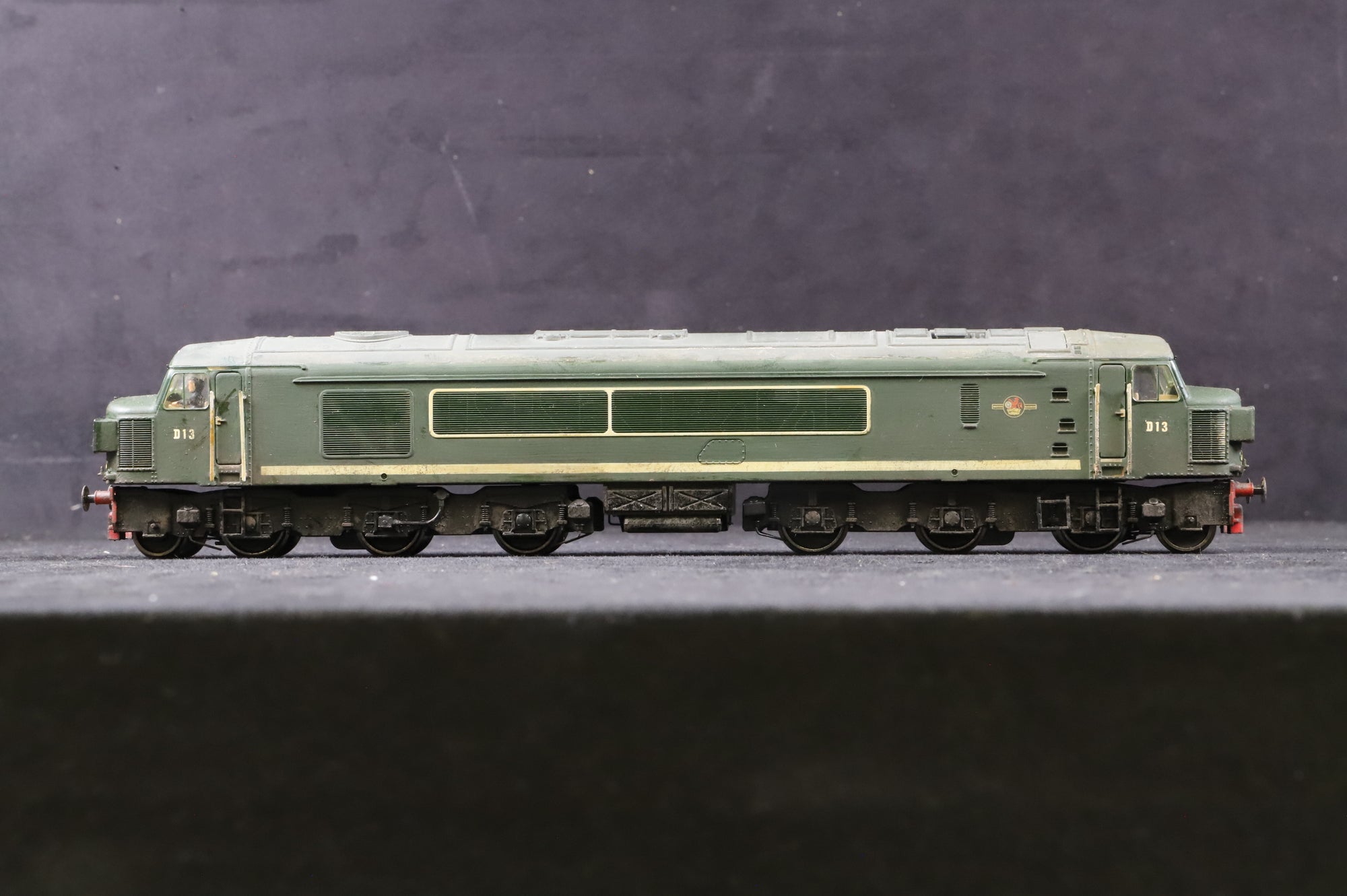 WORKSHOP Bachmann OO Class 45 D13 in BR Green w/ Small Yellow Panels - Partly Weathered