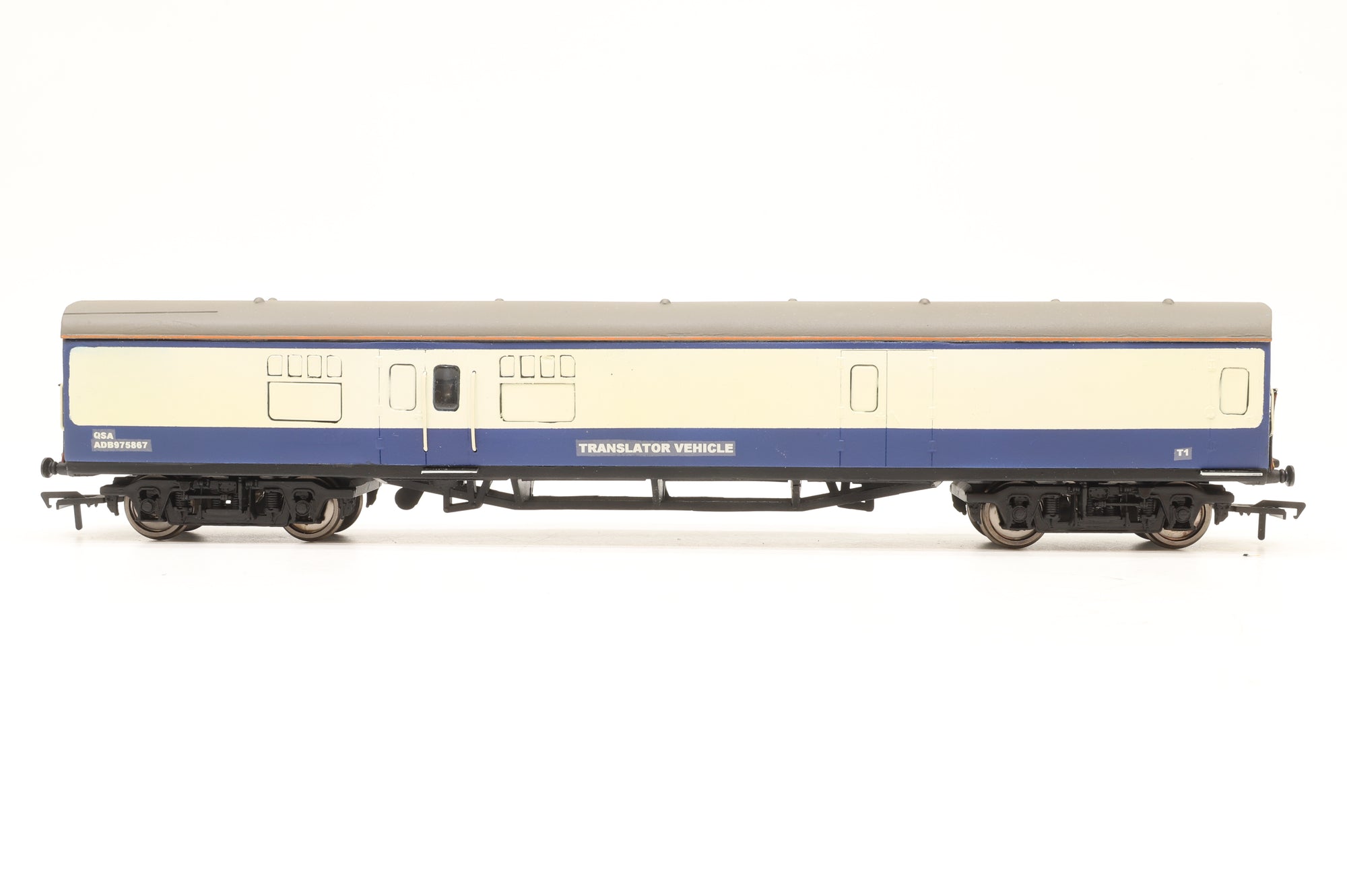 Custom OO Rake of 2x Mk1 QSA Translator Vehicles in HSBC Rail Blue/White