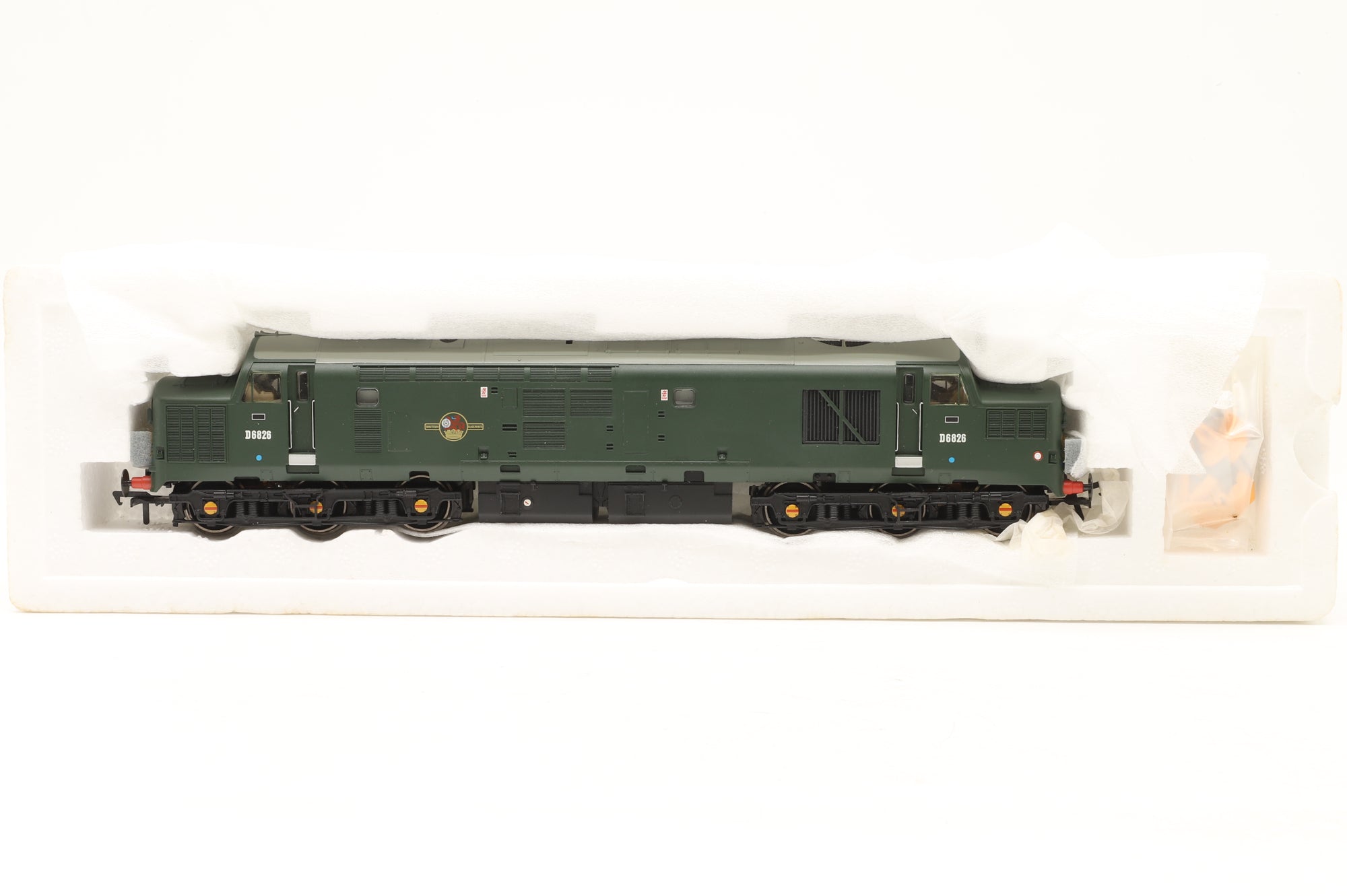 Bachmann OO 32-778 Class 37/0 Diesel 'D6826' BR Green Centre Head Code