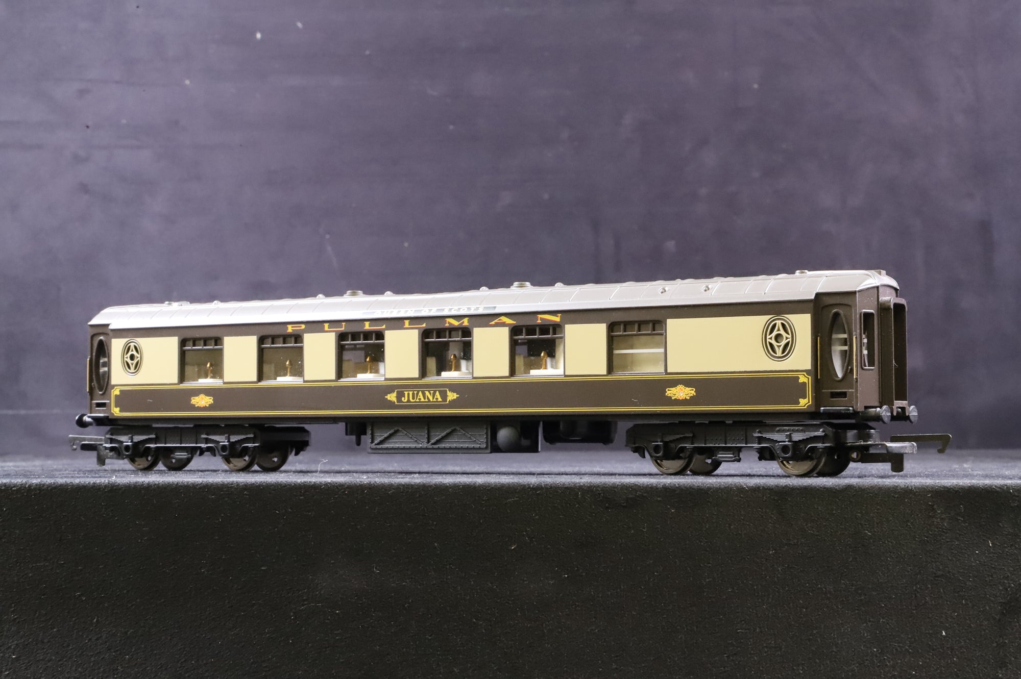 Hornby OO R1024 Queen Of Scots Train Pack Loco & Coaches Only