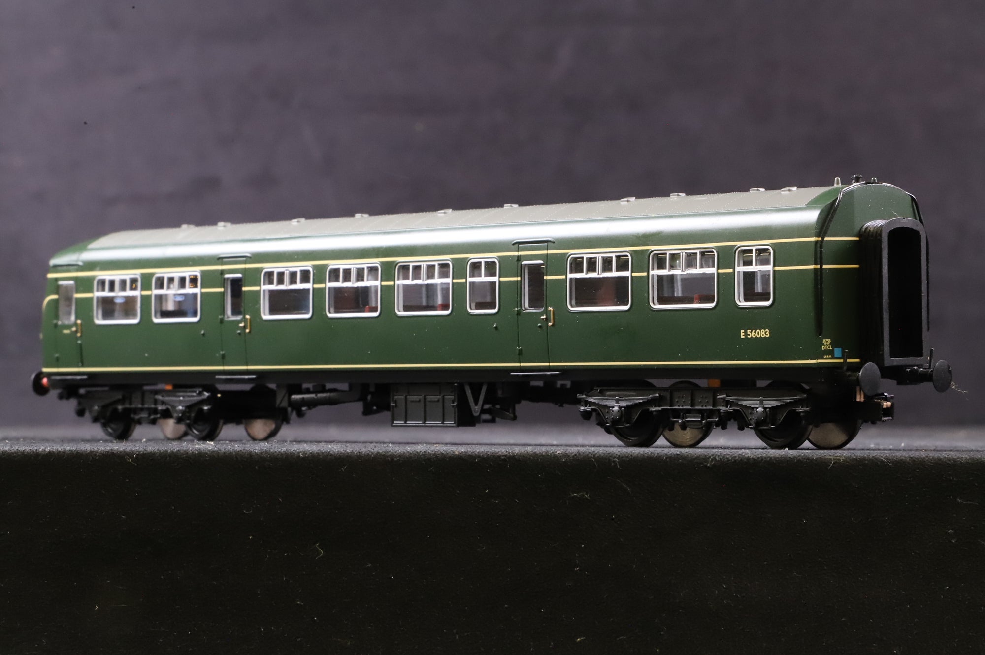Bachmann OO 32-285 Class 101 2 Car DMU in BR Green w/ Speed Whiskers