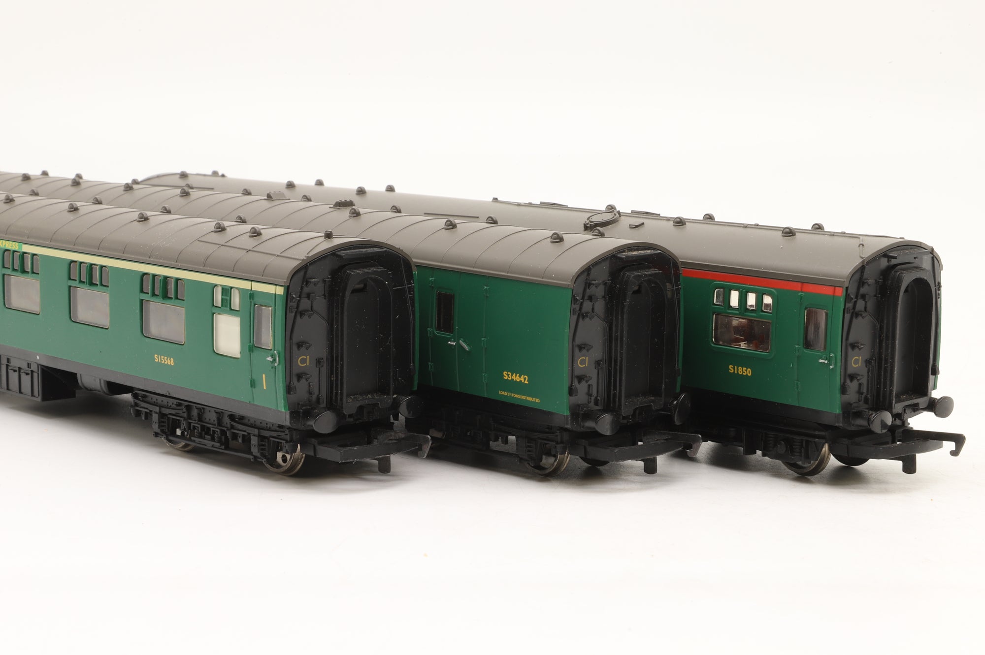 Hornby OO R4140 Atlantic Coast Express Coach Pack