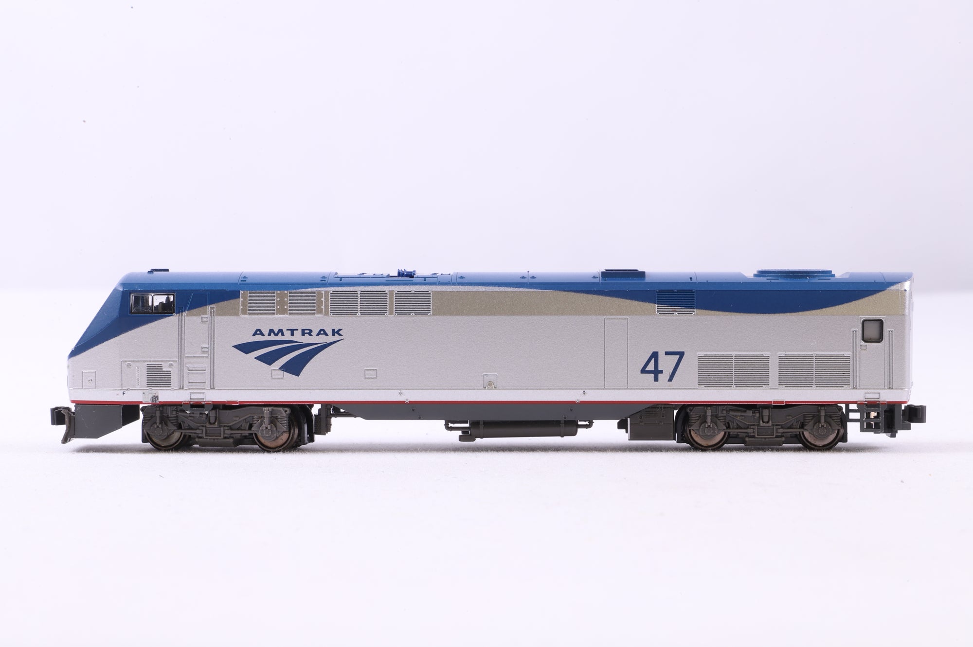 Kato N Gauge 176-6030 P42DC Genesis GE No.47 in Phase 5 Amtrak Livery