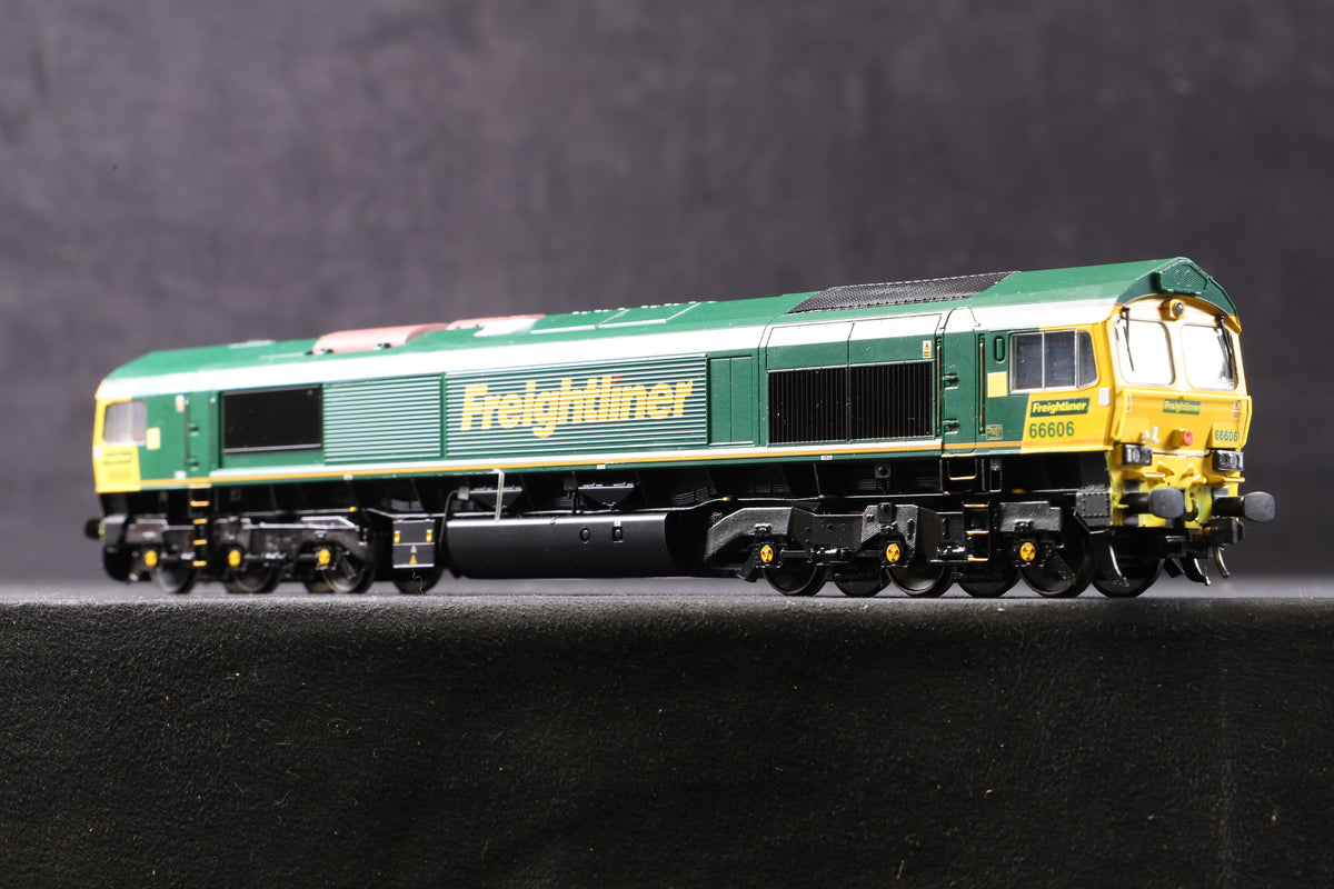 Bachmann OO 32-732 Class 66 &#39;66606&#39; Renumbered Freightliner, DCC Sound