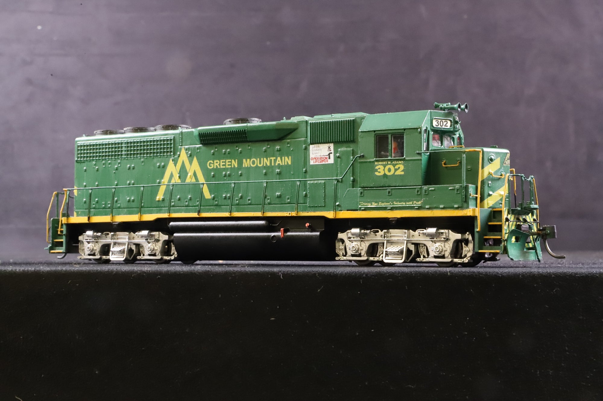 Atlas HO GP-40 Loco No.302 in Green Mountain Livery