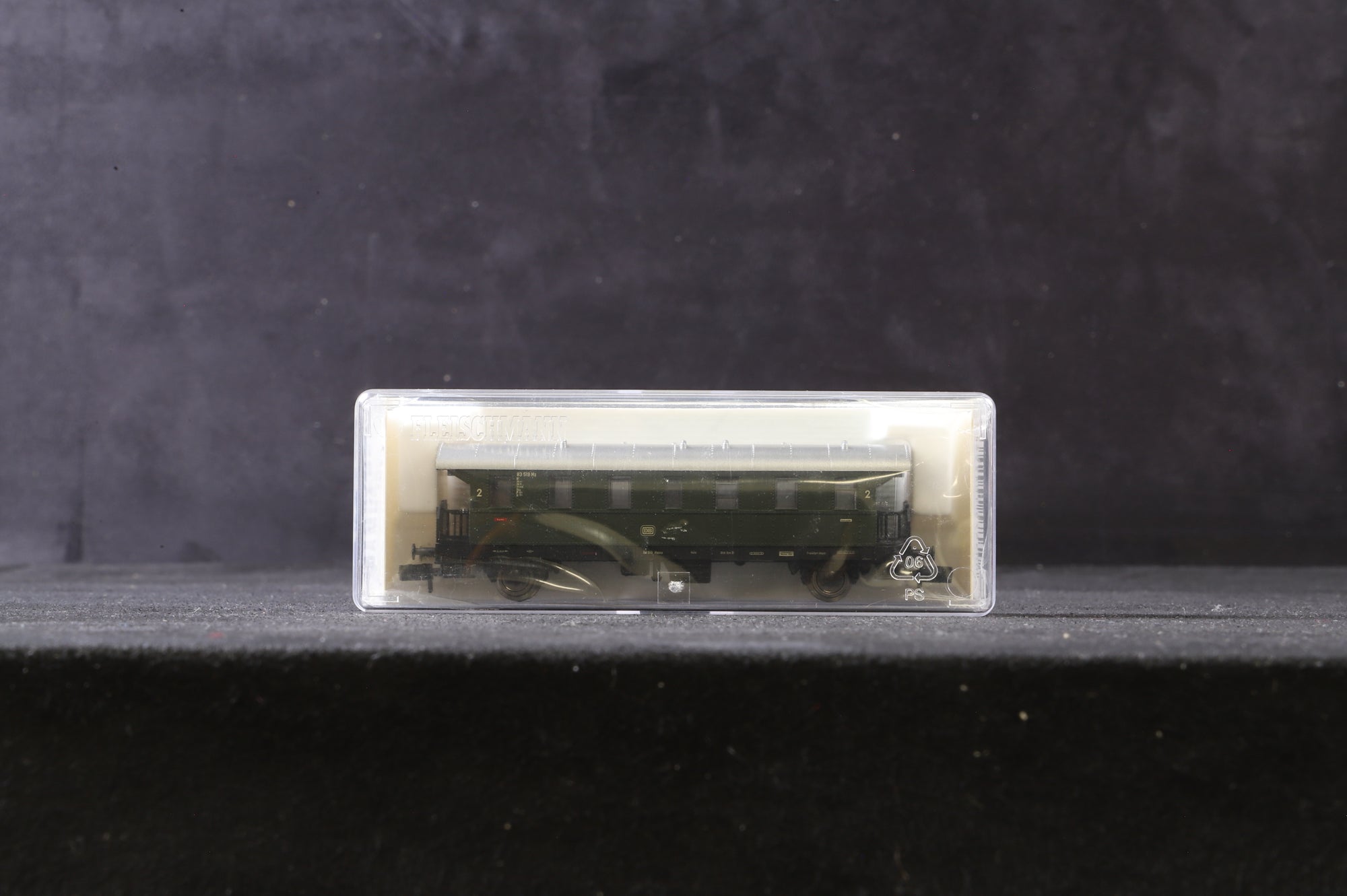 Fleischmann N Rake Of 3 DB Green Passenger Cars Inc.866203, 866204 & 866302