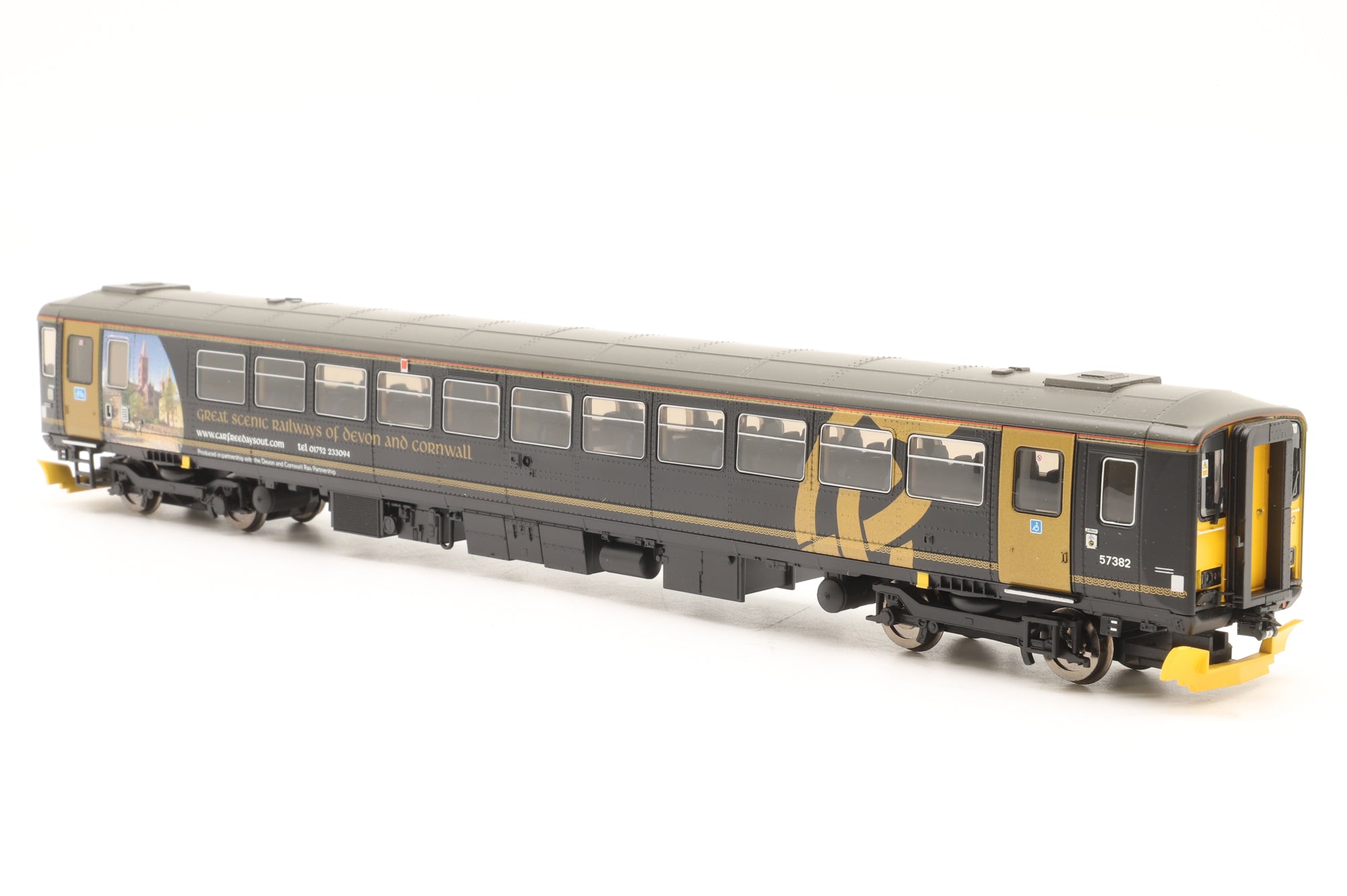 Hornby OO R2866X Class 153 DMU 153382 in Wessex Trains/Devon & Cornwall Promotional Livery