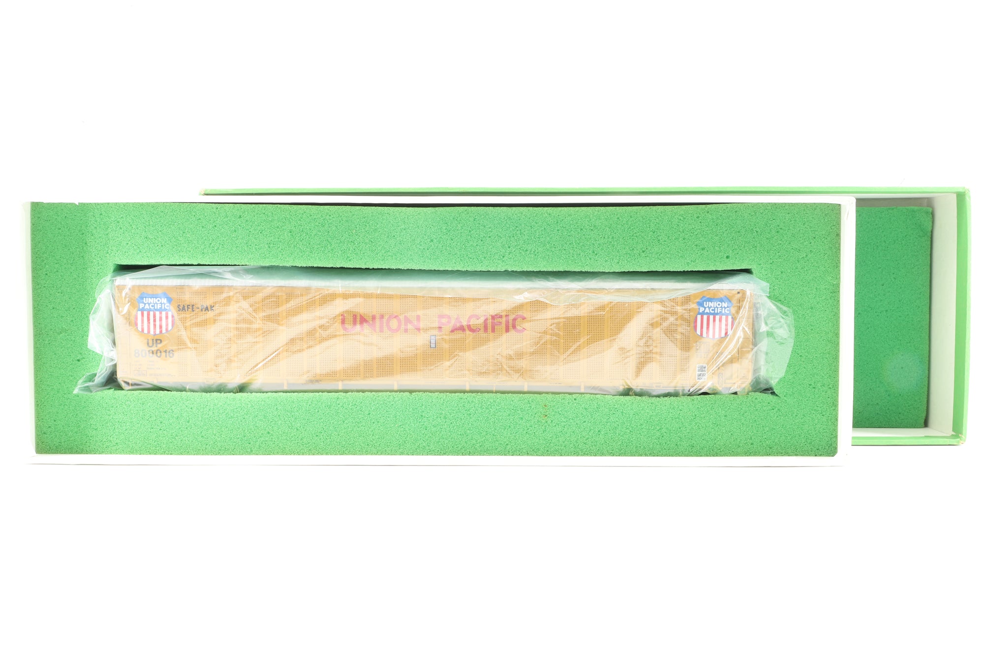 Overland Models HO Brass 1323 Auto Rack Bi-Level, Closed Sides and Top, Union Pacific No.800016