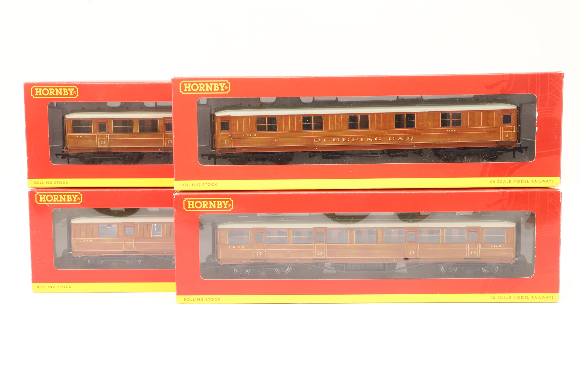 Hornby OO Rake of 4 Gresley Coaches in LNER Teak