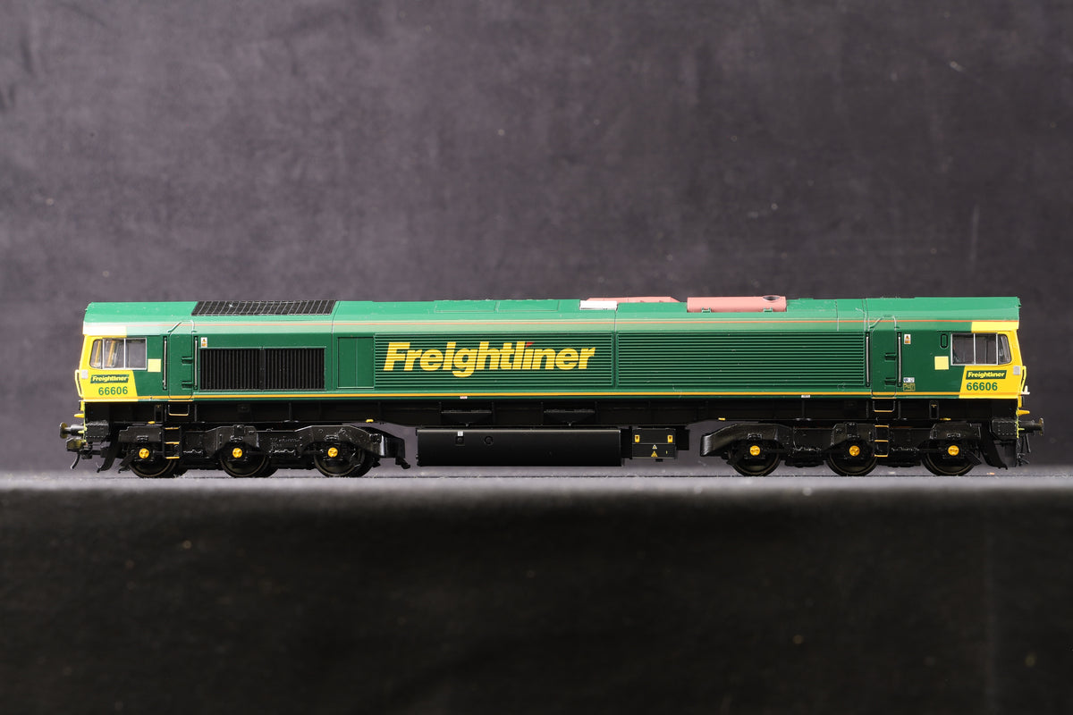 Bachmann OO 32-732 Class 66 &#39;66606&#39; Renumbered Freightliner, DCC Sound