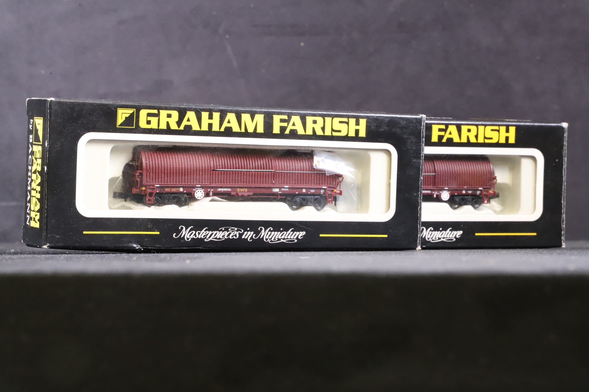 Graham Farish N Gauge 373-825/826 Set of 2 104T BYA/BRA Steel Strip Carrier Wagons in EWS Livery