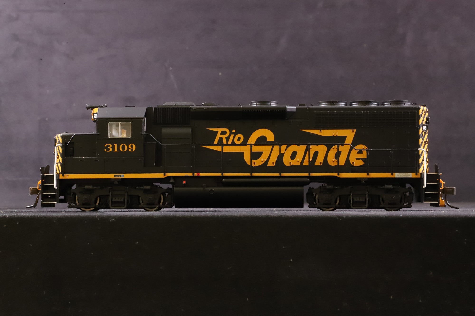 Atlas HO 10000401 GP40-2 Loco No.3109 in Rio Grande Black w/ Wasp Stripes