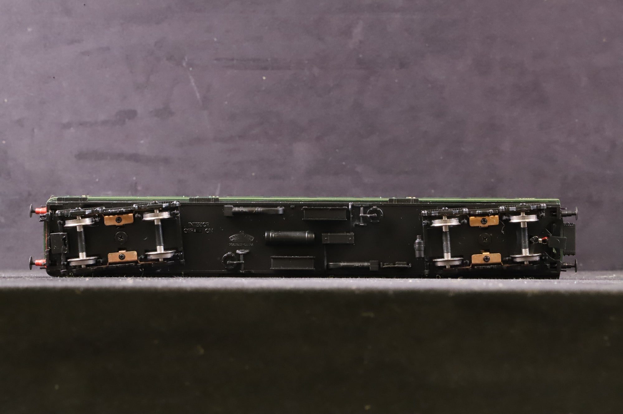 Bachmann OO 32-285 Class 101 2 Car DMU in BR Green w/ Speed Whiskers