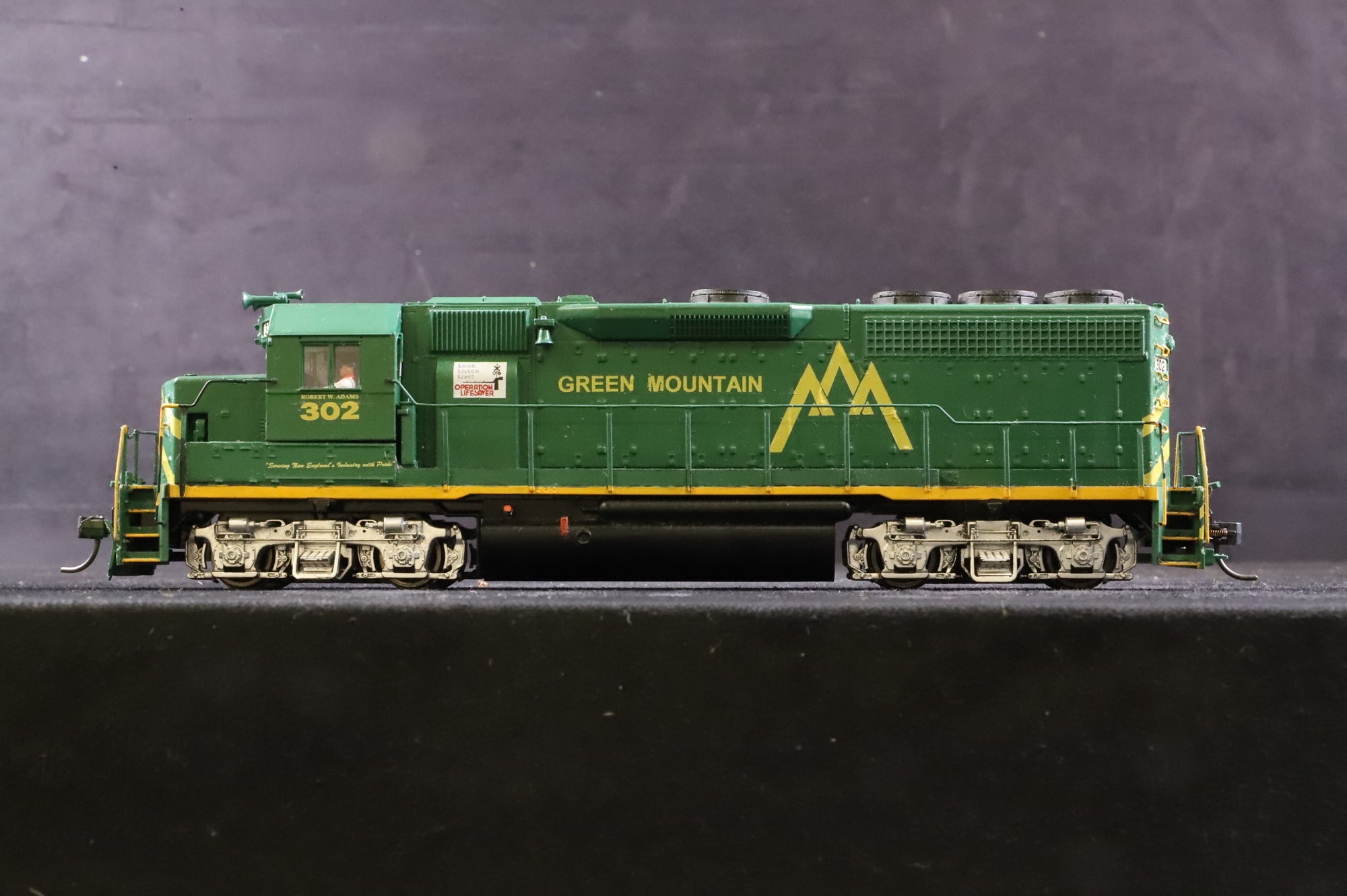 Atlas HO GP-40 Loco No.302 in Green Mountain Livery