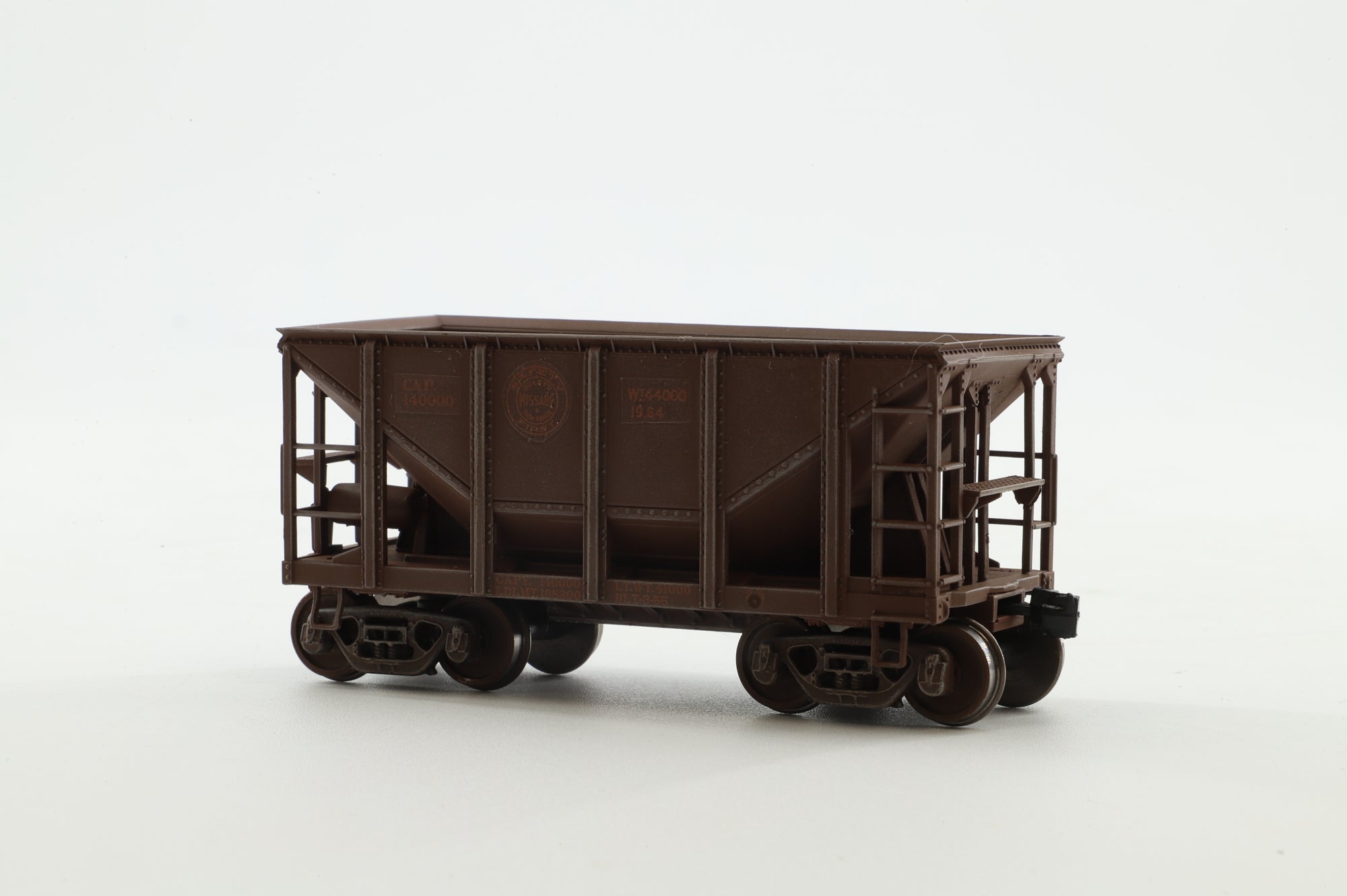 Walthers HO 12-Pack of Michigan Ore Cars in DMIR Brown - Pro-Weathered/Customised
