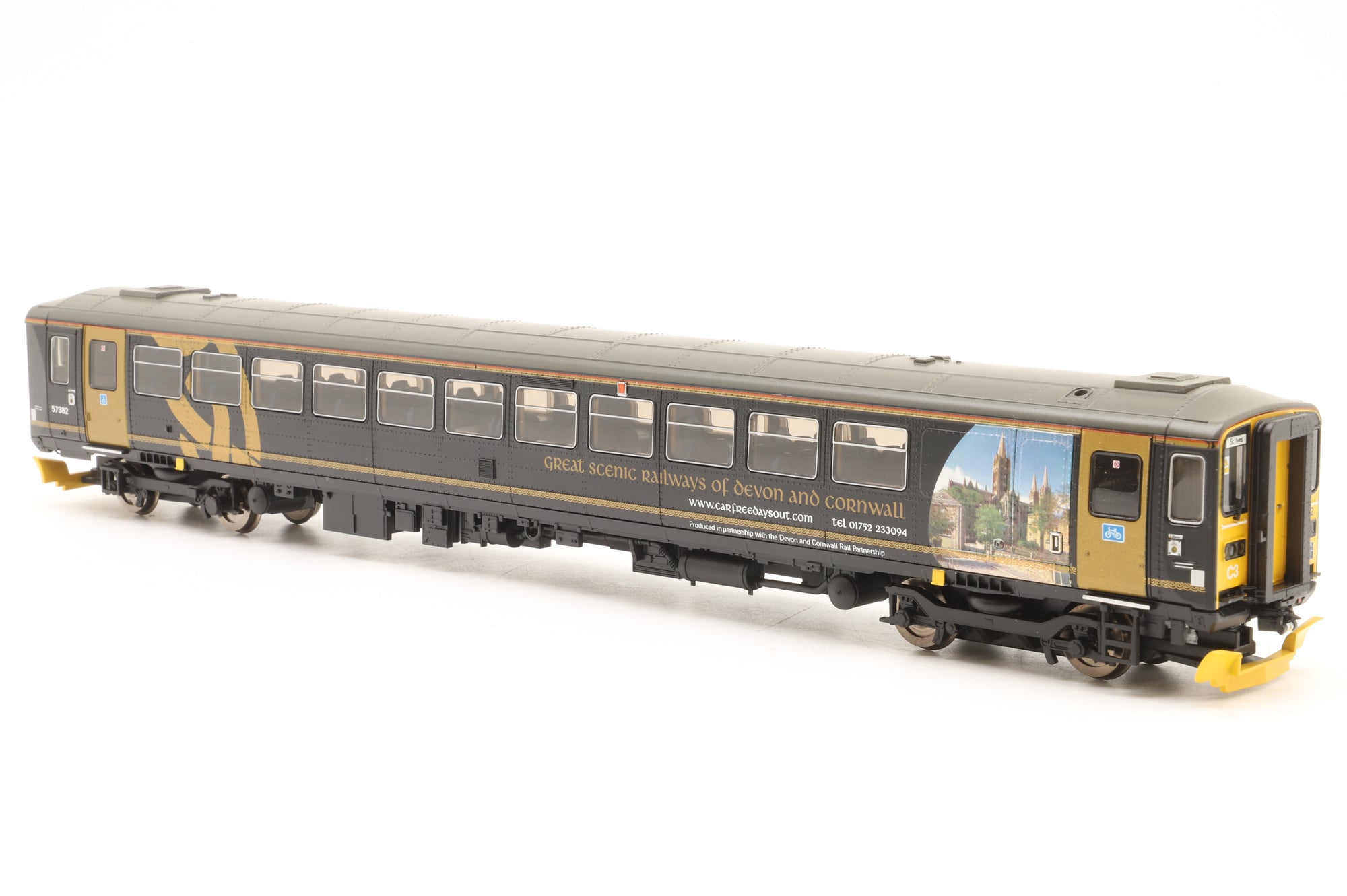 Hornby OO R2866X Class 153 DMU 153382 in Wessex Trains/Devon & Cornwall Promotional Livery