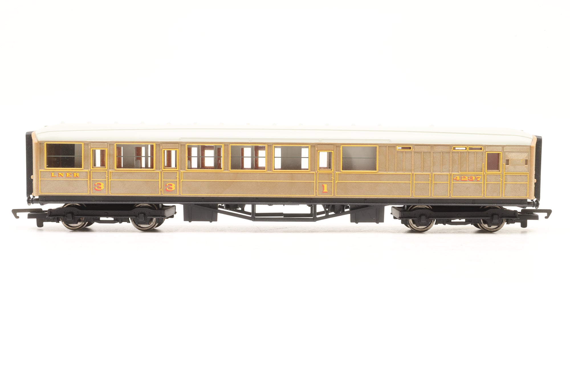 Hornby OO A1 'Flying Scotsman' '4472' & 4 LNER Non-Corridor Teak Coaches