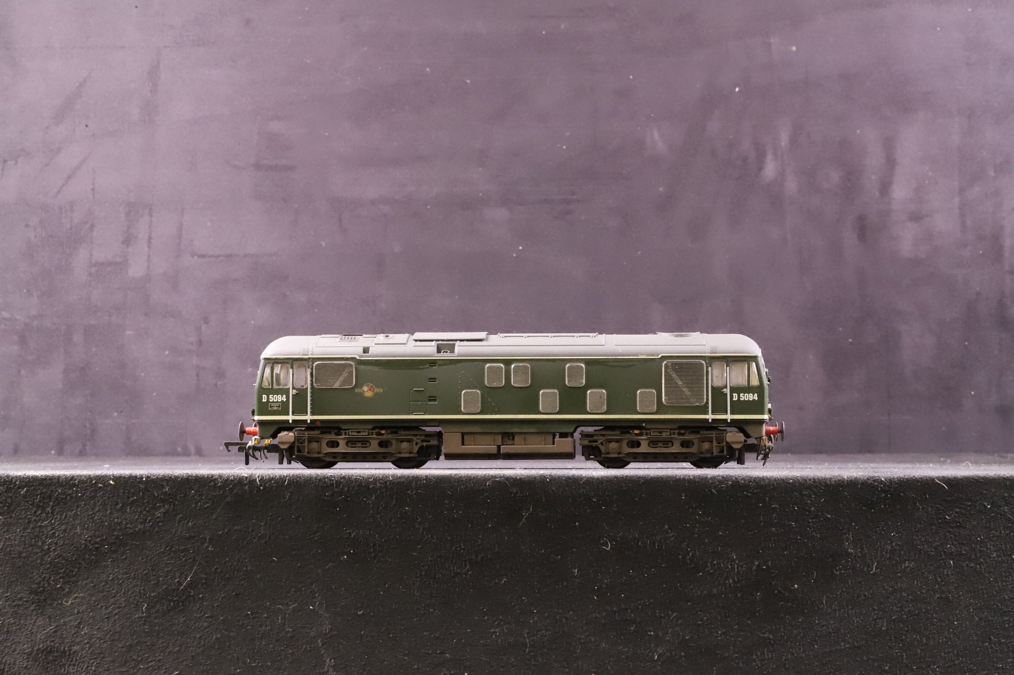 Bachmann OO 32-443 Class 24/1 'D5094' BR Green, Weathered