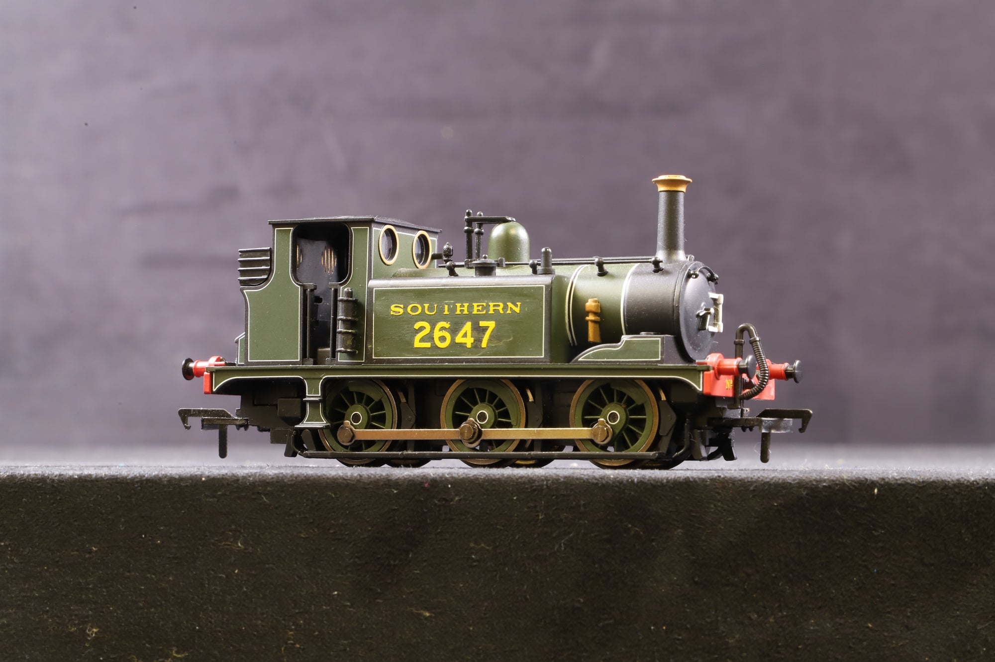 Hornby OO A1 Terrier 2647 in Lined SR Olive