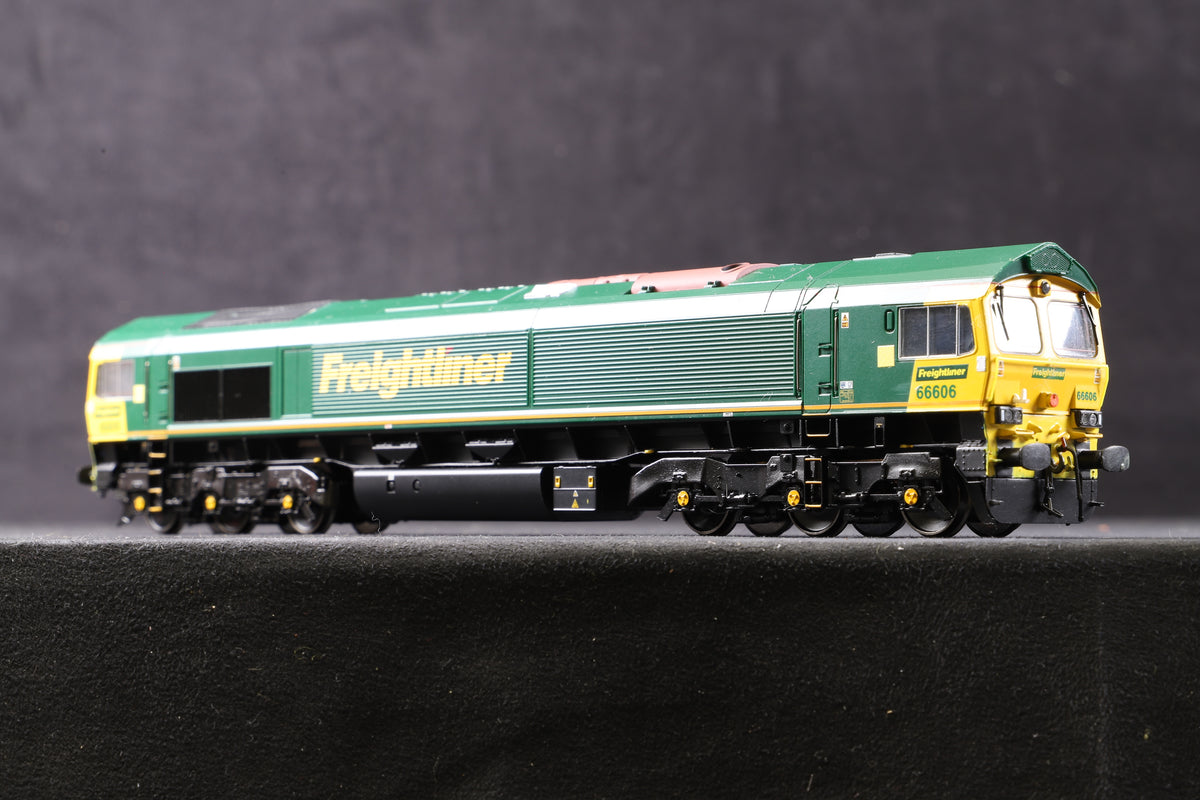 Bachmann OO 32-732 Class 66 &#39;66606&#39; Renumbered Freightliner, DCC Sound