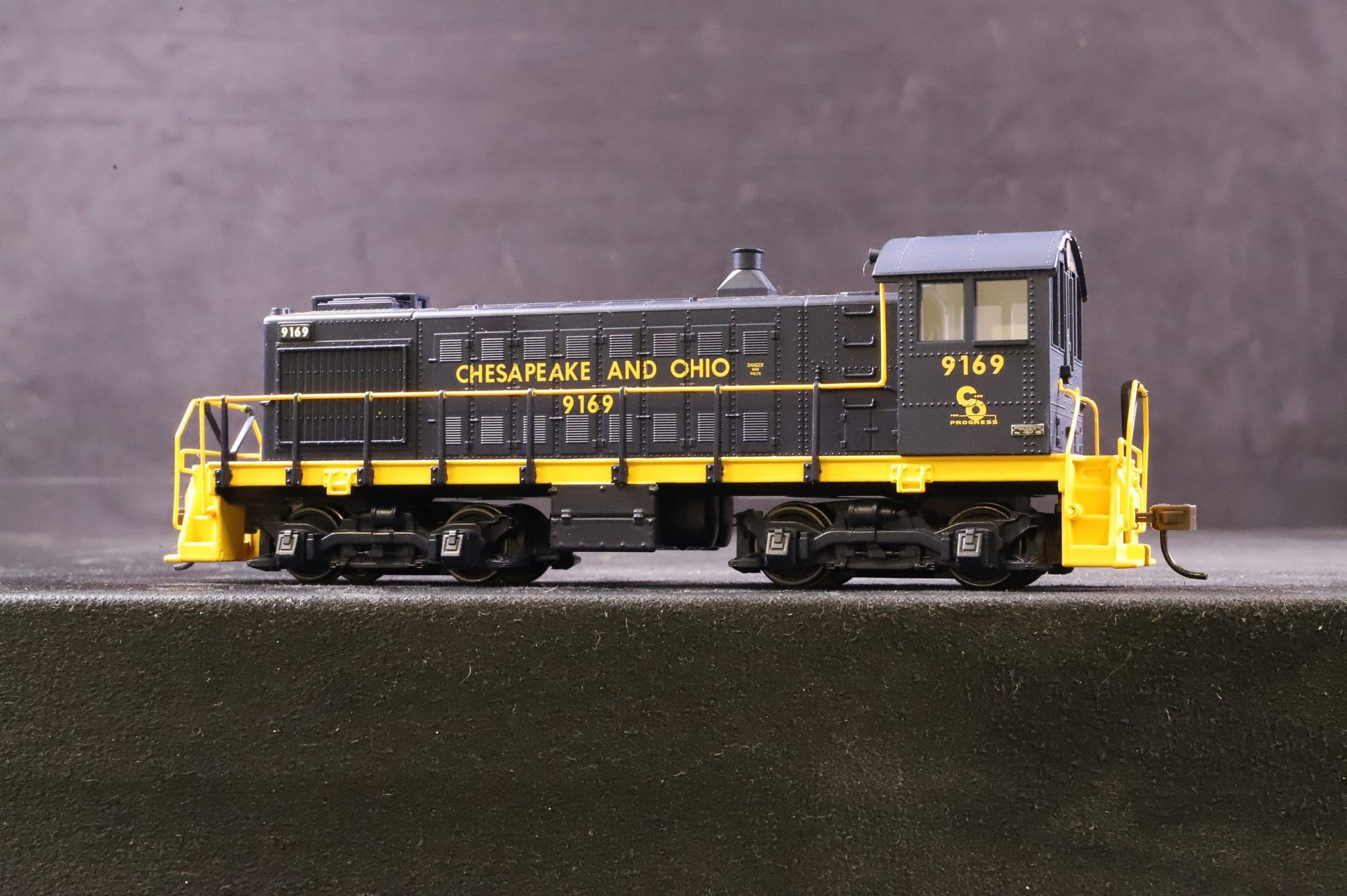 Atlas HO 8726 ALCO S-2 No.9169 in Chesapeake & Ohio Livery