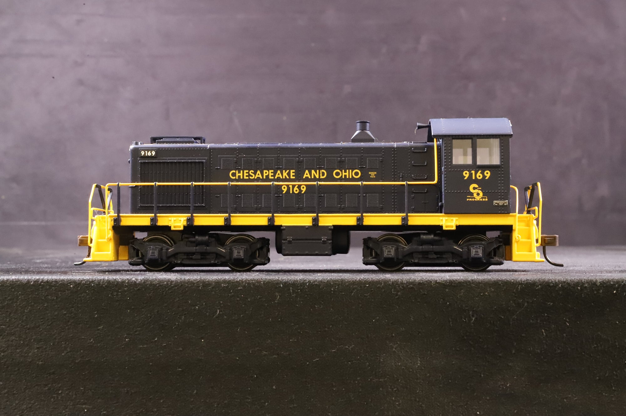 Atlas HO 8726 ALCO S-2 No.9169 in Chesapeake & Ohio Livery