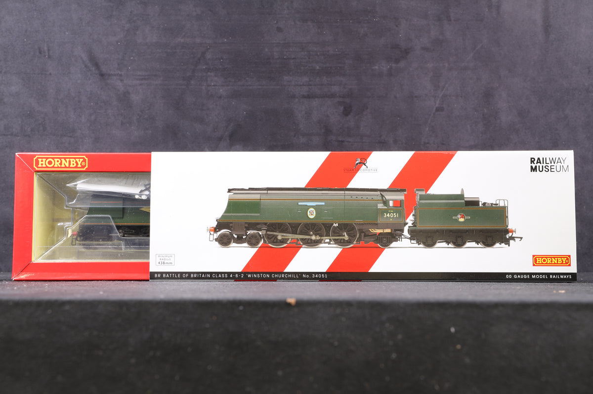 Hornby OO R3866 BR Battle of Britain Class 4-6-2 &#39;34051&#39; &#39;Winston Churchil&#39; BR Lined Green L/C