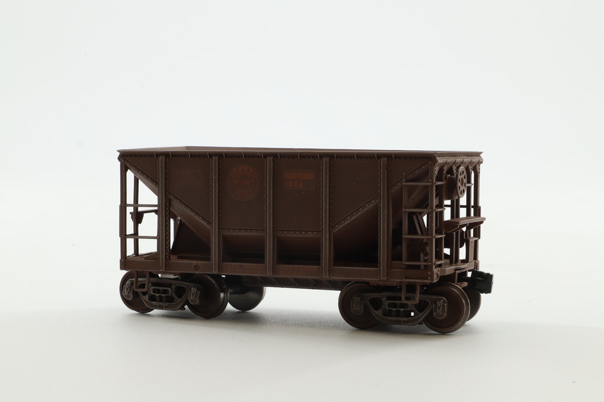 Walthers HO 12-Pack of Michigan Ore Cars in DMIR Brown - Pro-Weathered/Customised