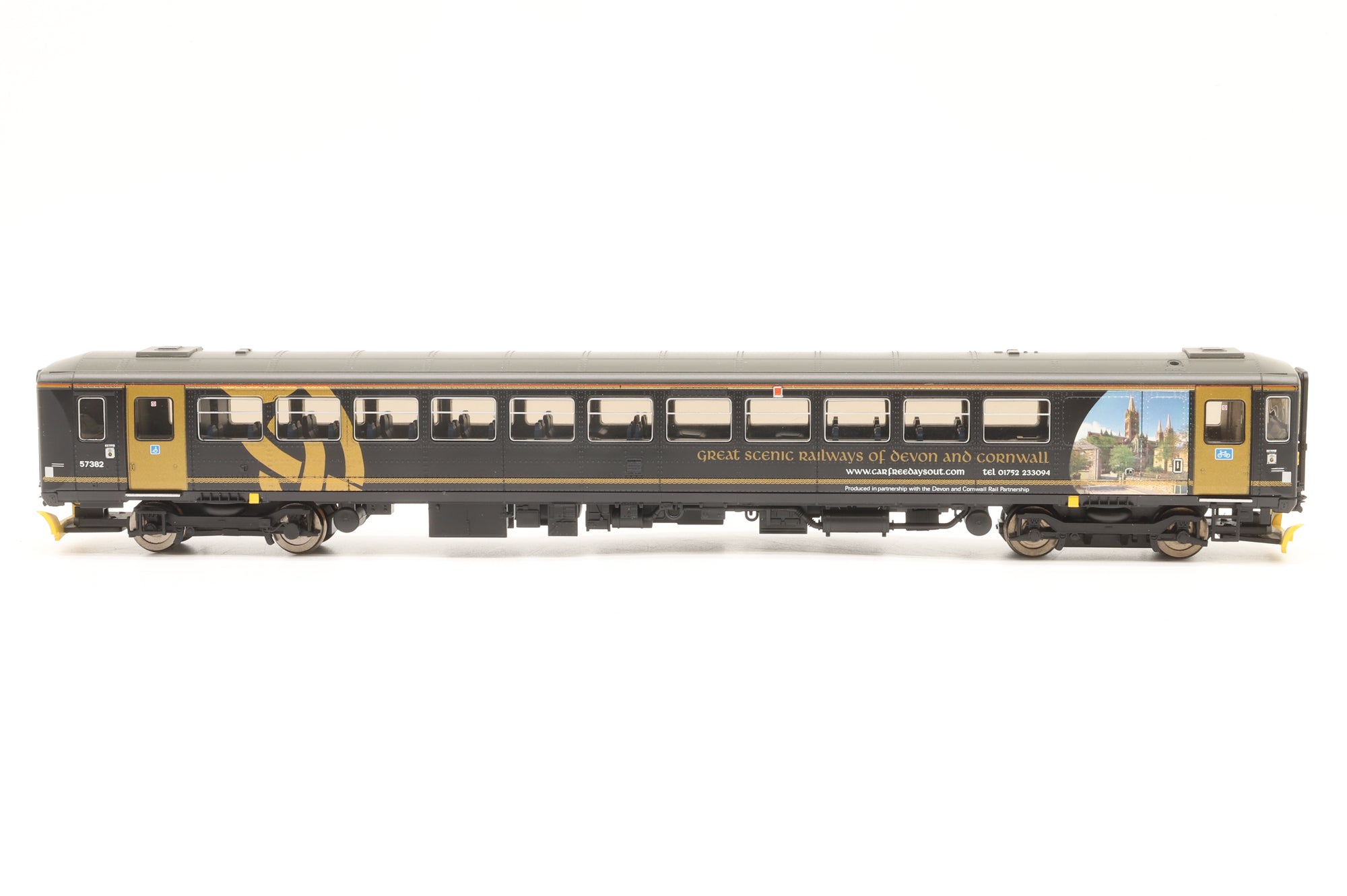 Hornby OO R2866X Class 153 DMU 153382 in Wessex Trains/Devon & Cornwall Promotional Livery