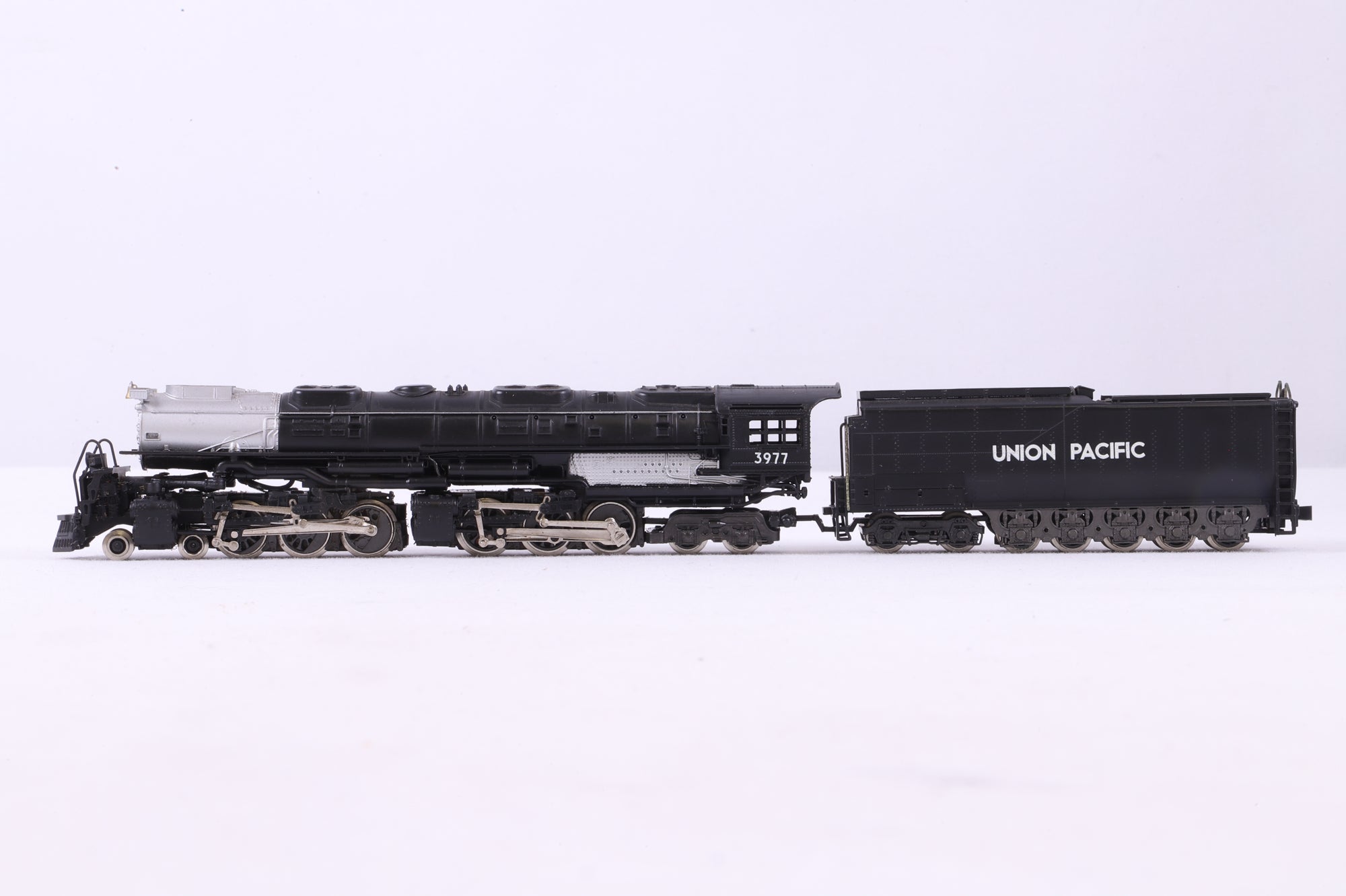 Rivarossi HO 203 4-6-6-4 Challenger '3977' Union Pacific