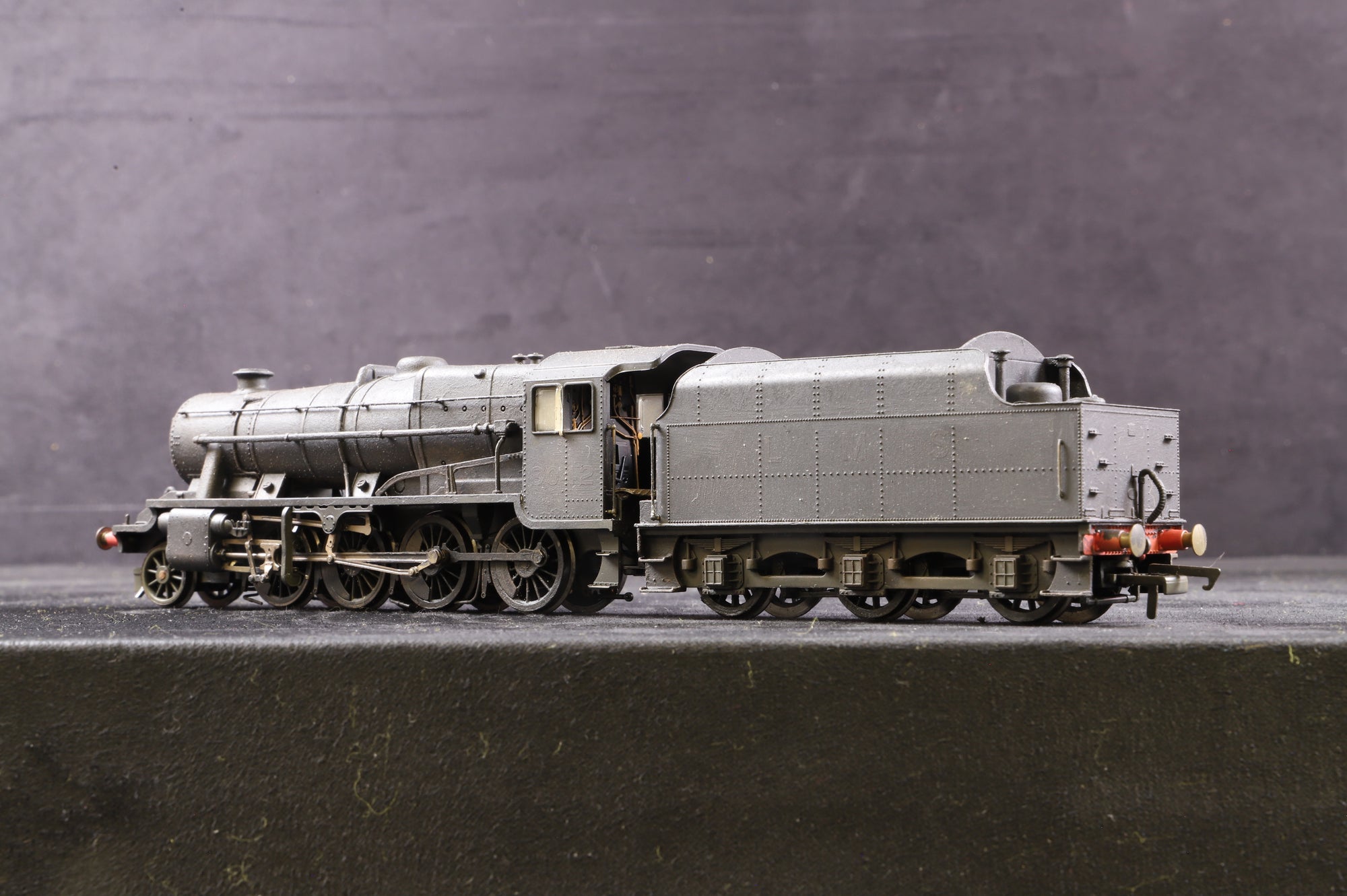 WORKSHOP Hornby OO R2249 LMS 2-8-0 Class 8F Loco, Un-numbered