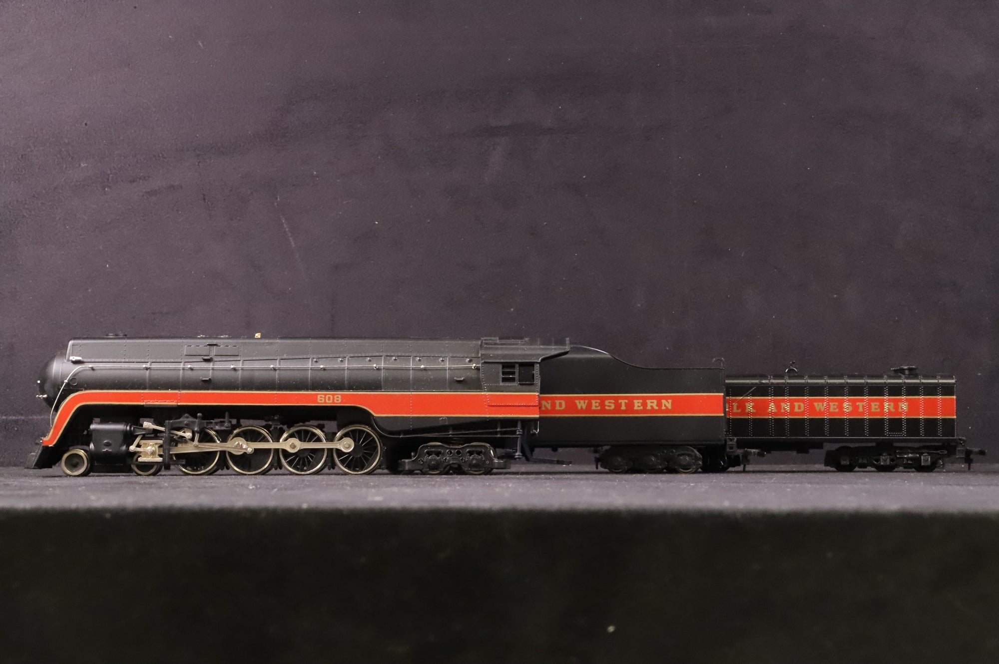 Bachmann HO 41-0678-A4 Norfolk & Western Class J Double Tender Train Pack