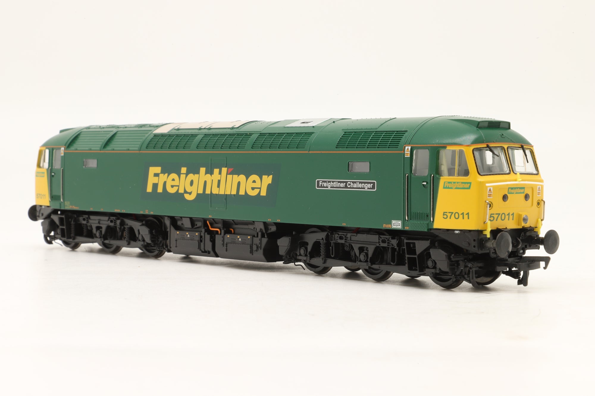 Bachmann OO 32-753 Class 57/0 '57011' Freightliner